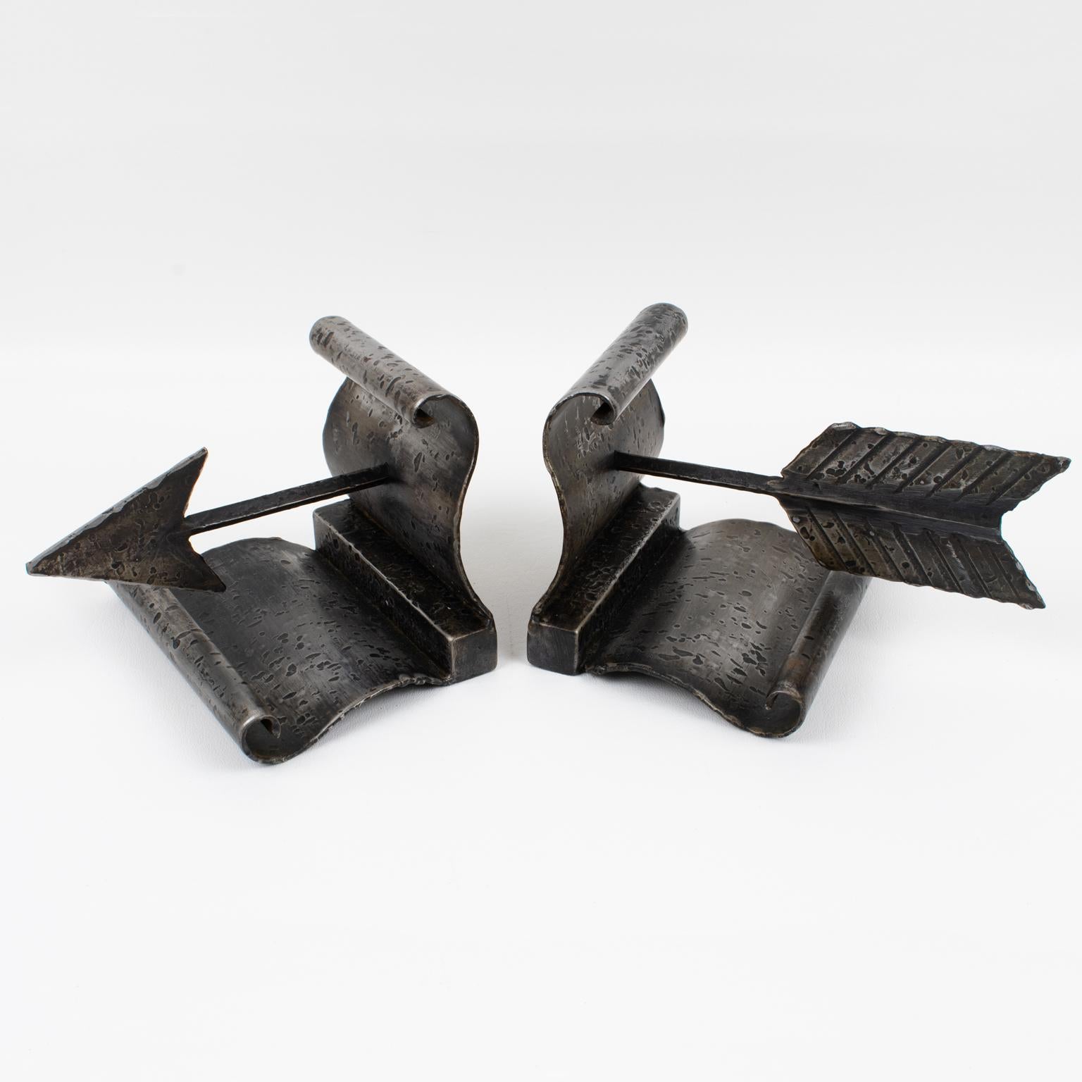 Mid-20th Century Machine Age Art Deco Wrought Iron Bookends Arrow Design, France 1940s
