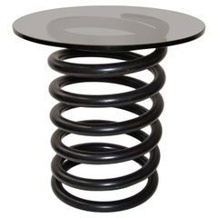 Table d'appoint en forme de clou de l'ère de la machine, finition noire foncée, table de bar et verre fumé