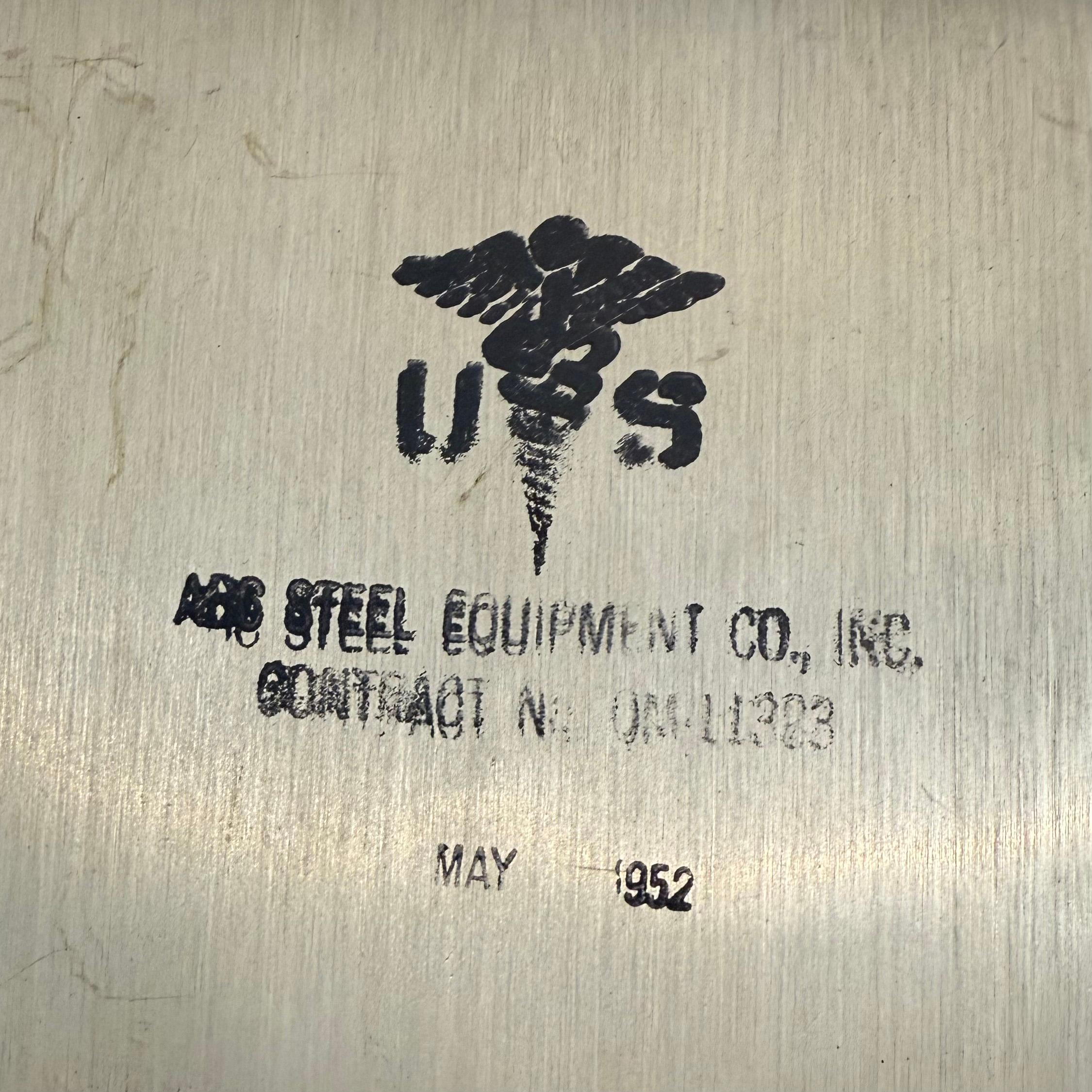 Ensemble canapé et pouf à structure industrielle en aluminium Machin Age en vente 3