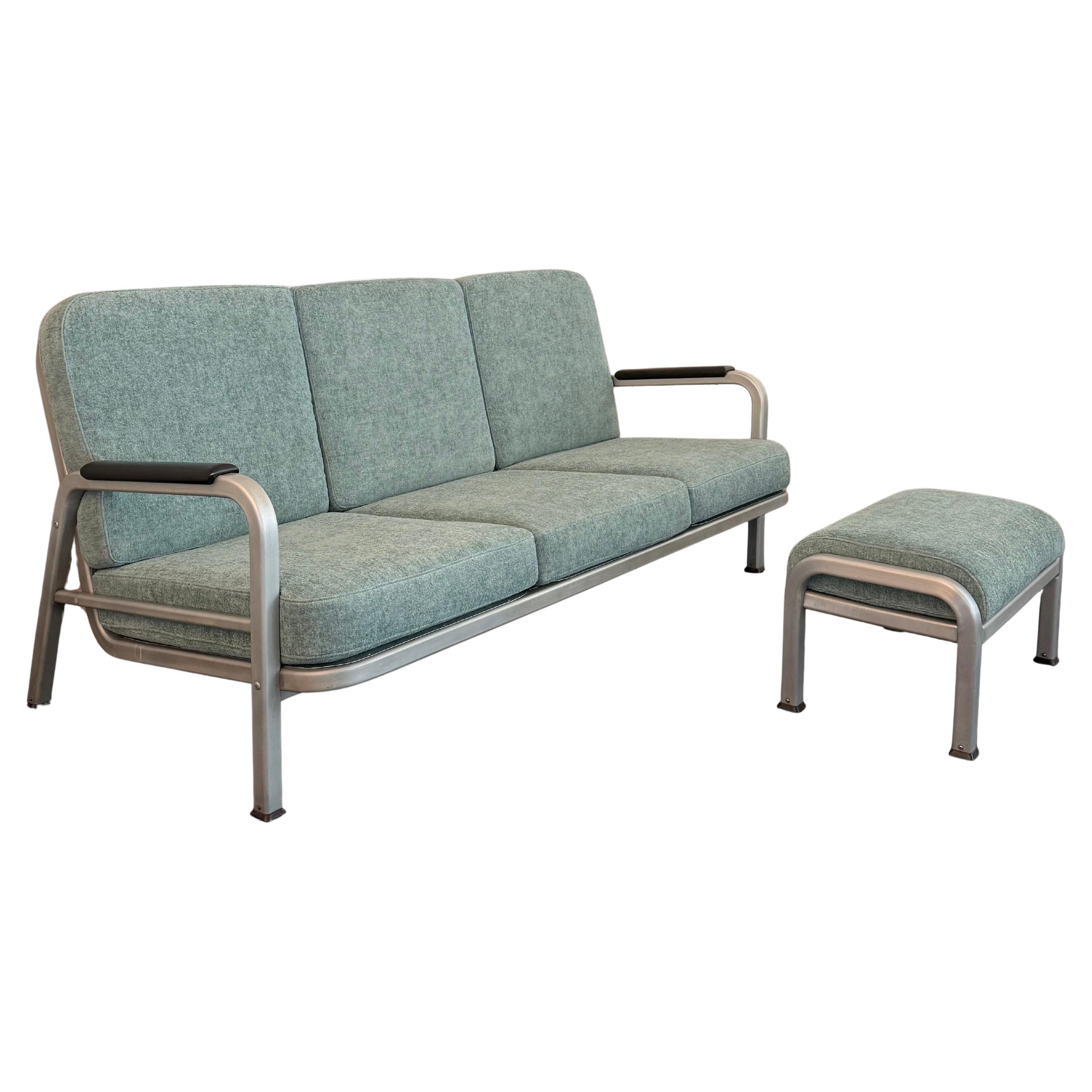 Ensemble canapé et pouf à structure industrielle en aluminium Machin Age en vente