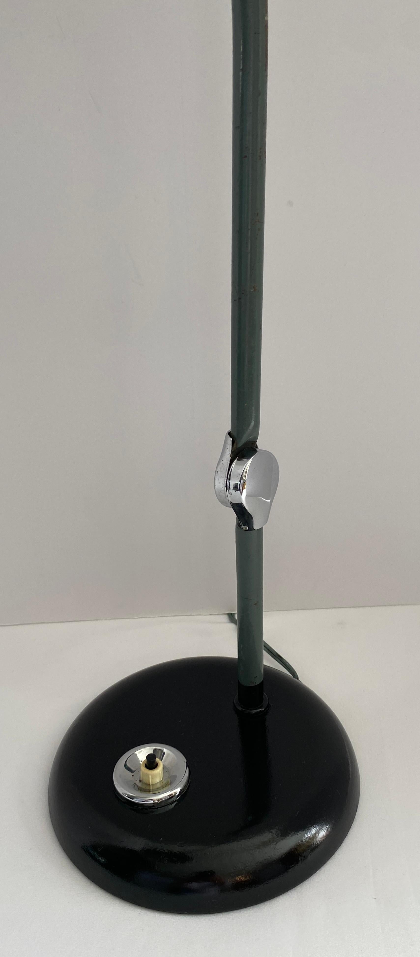 Machin Age Industrielle Tischlampe (Französisch) im Angebot