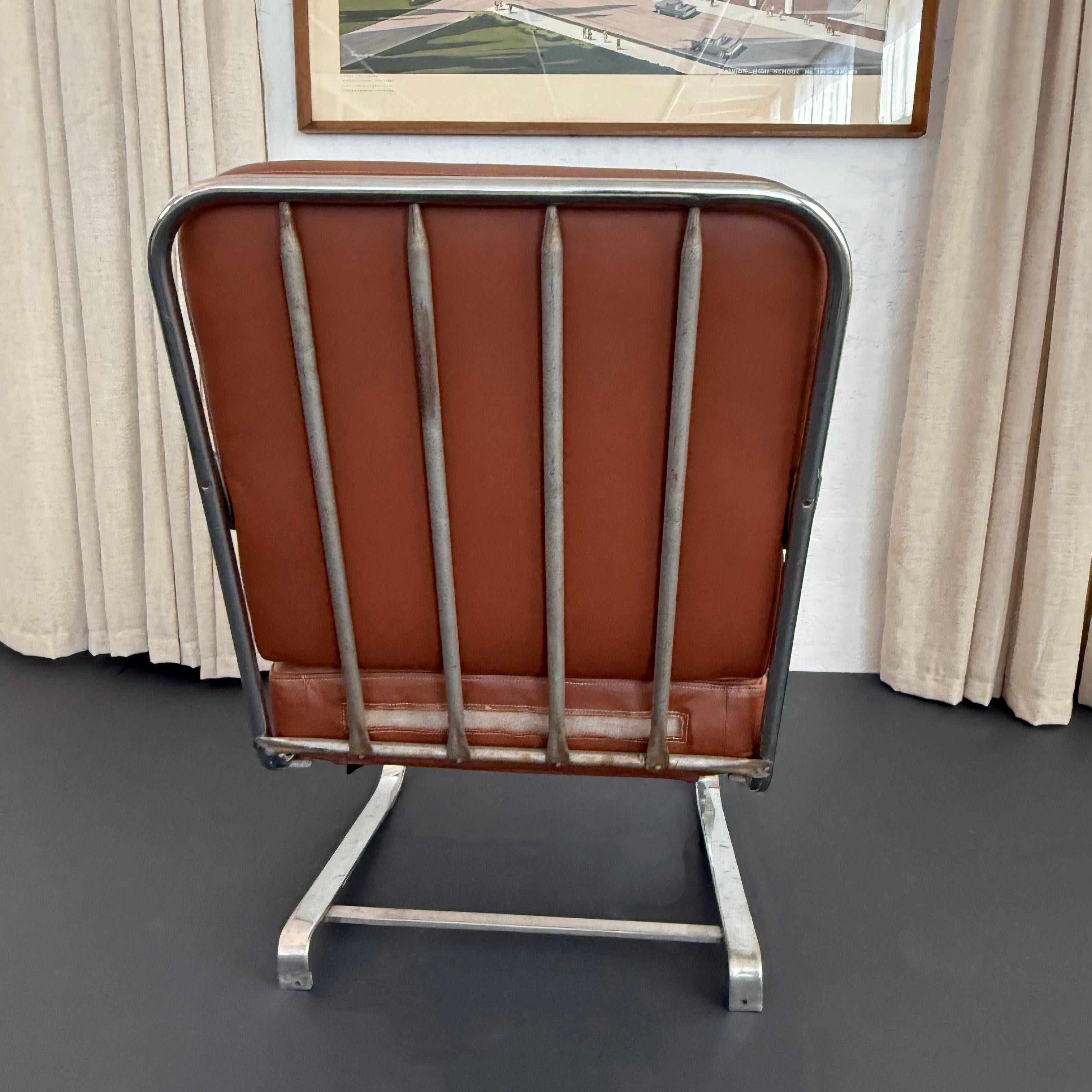 Chaise longue en cuir et chrome de Machine Age par Kem Weber en vente 2