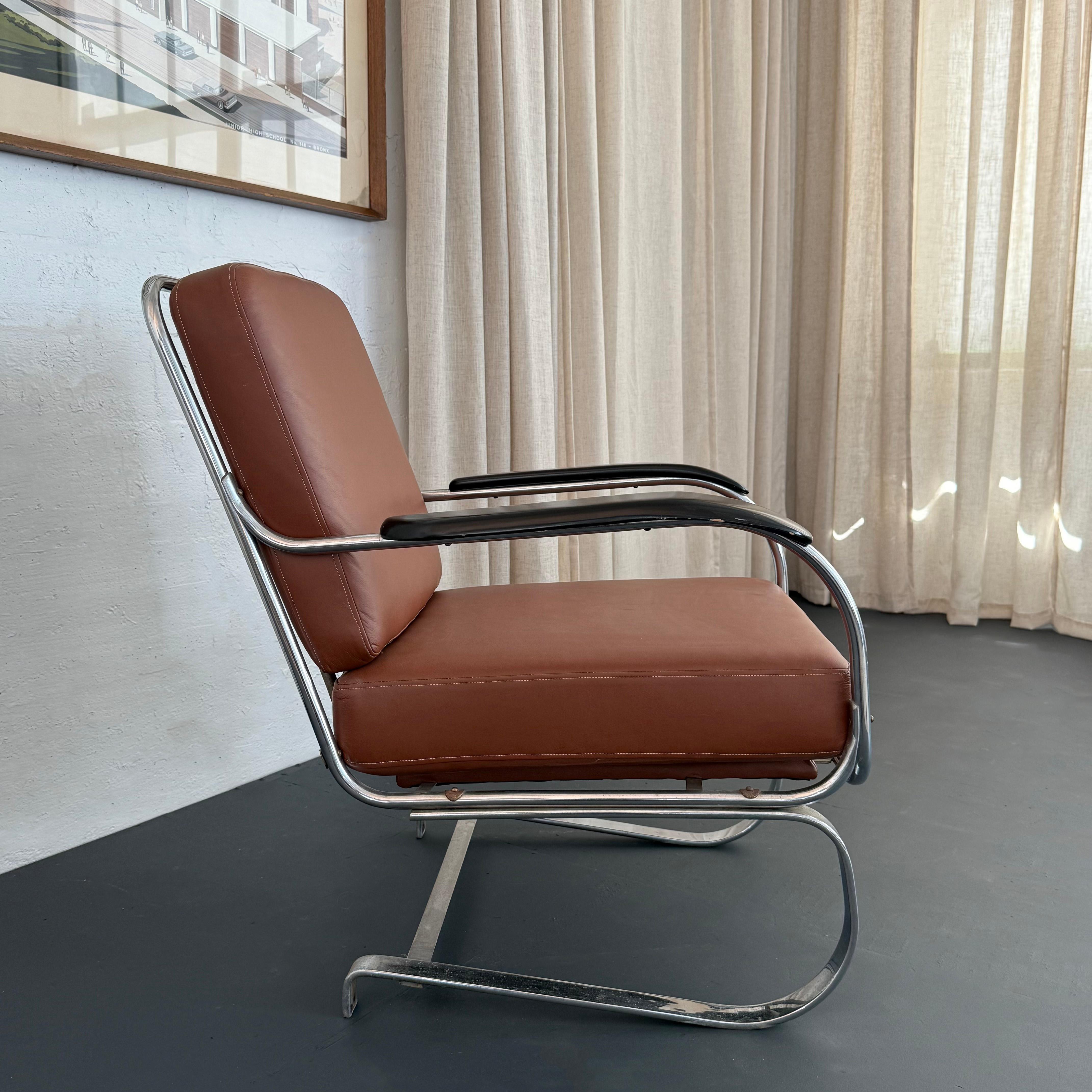 Ère de la machine Chaise longue en cuir et chrome de Machine Age par Kem Weber en vente