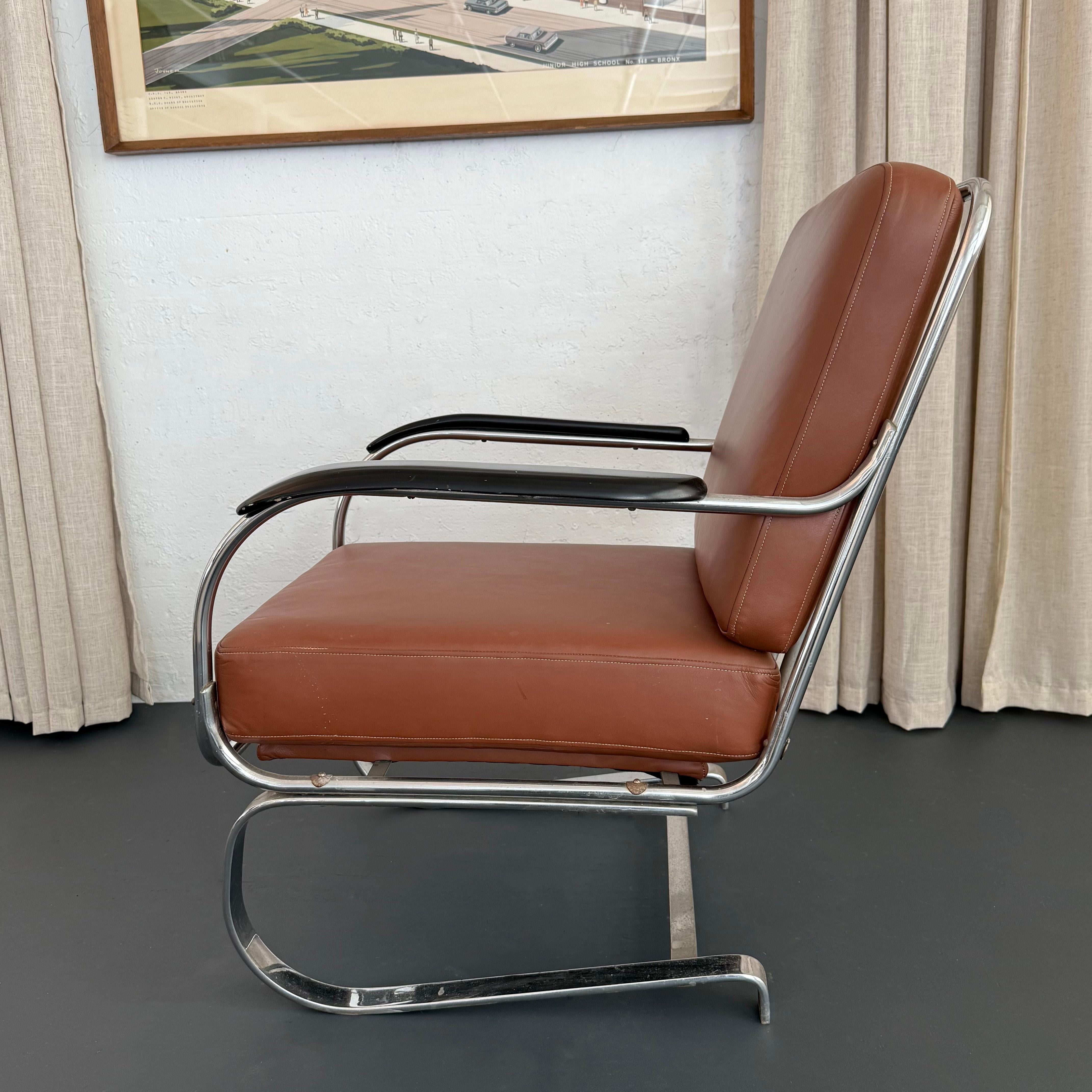 20ième siècle Chaise longue en cuir et chrome de Machine Age par Kem Weber en vente