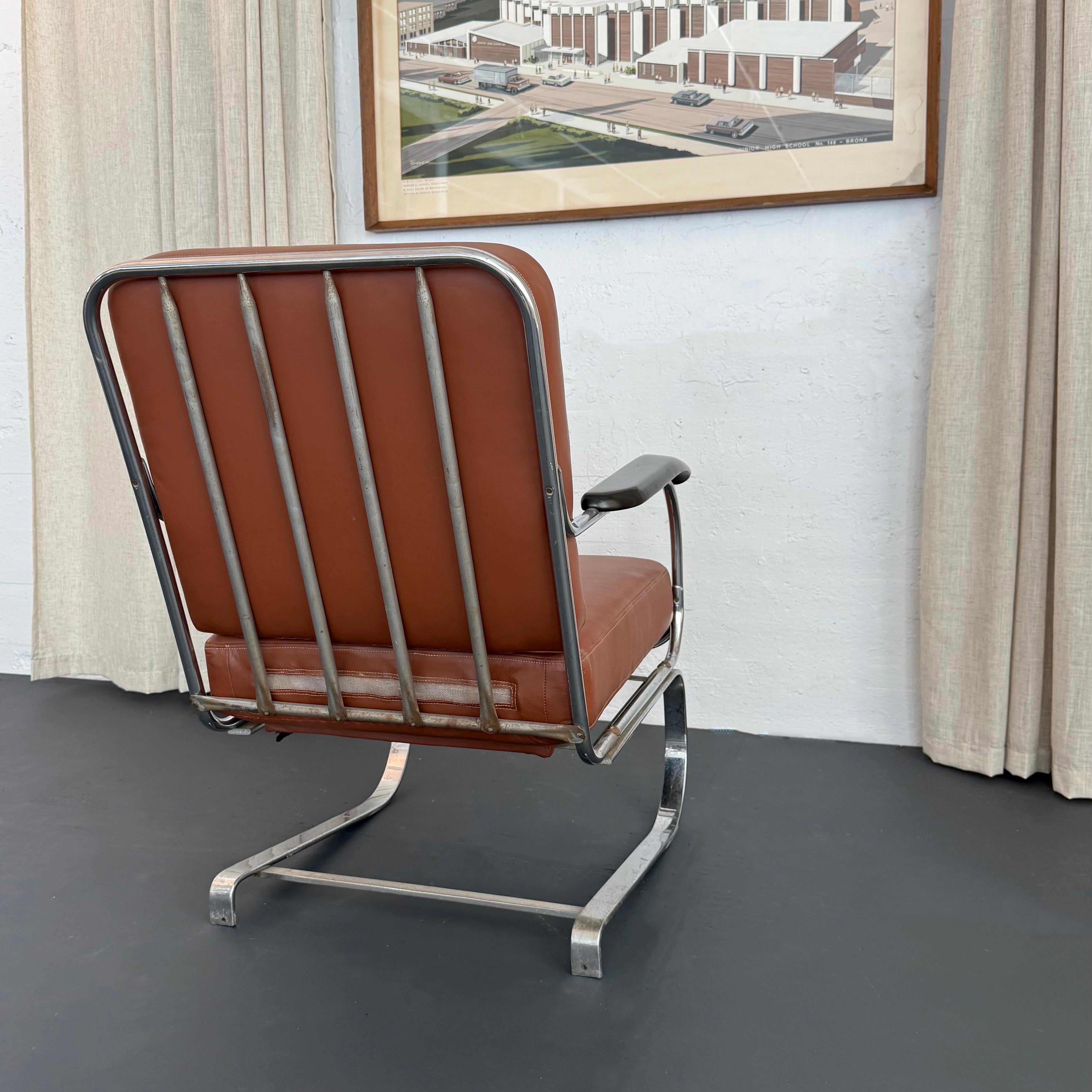Acier Chaise longue en cuir et chrome de Machine Age par Kem Weber en vente