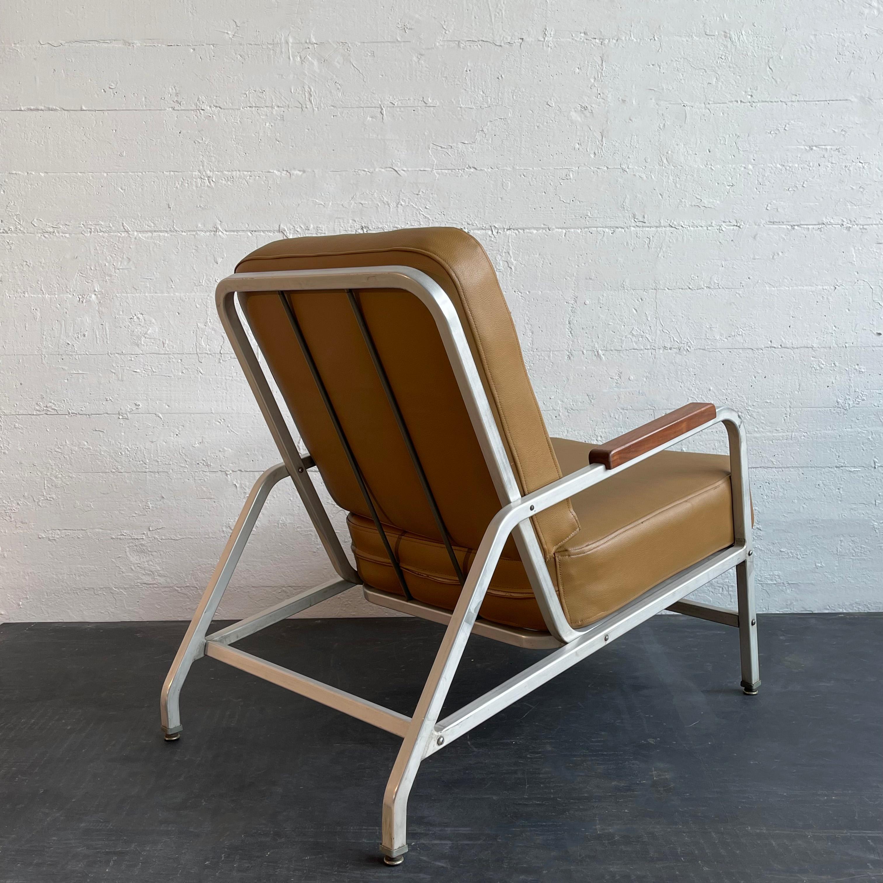 Machine-Age Mid-Century Aluminum Lounge Chair In Good Condition For Sale In Brooklyn, NY