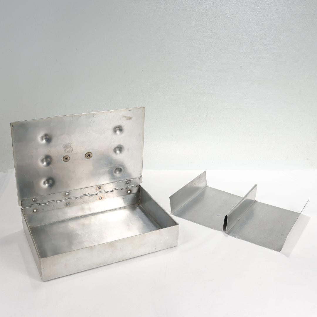 Boîte de table en aluminium signée Machine Age avec poignée en forme d'éléphant par Palmer Smith en vente 6