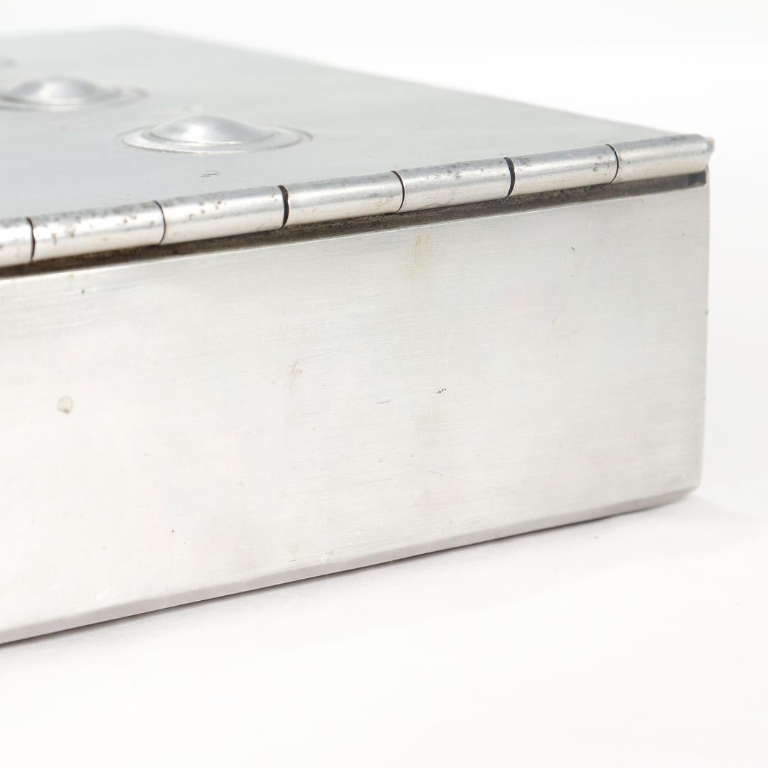Boîte de table en aluminium signée Machine Age avec poignée en forme d'éléphant par Palmer Smith en vente 12