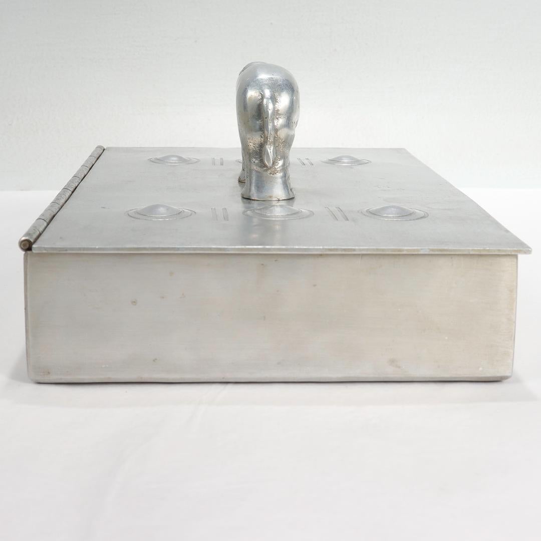 Boîte de table en aluminium signée Machine Age avec poignée en forme d'éléphant par Palmer Smith en vente 1