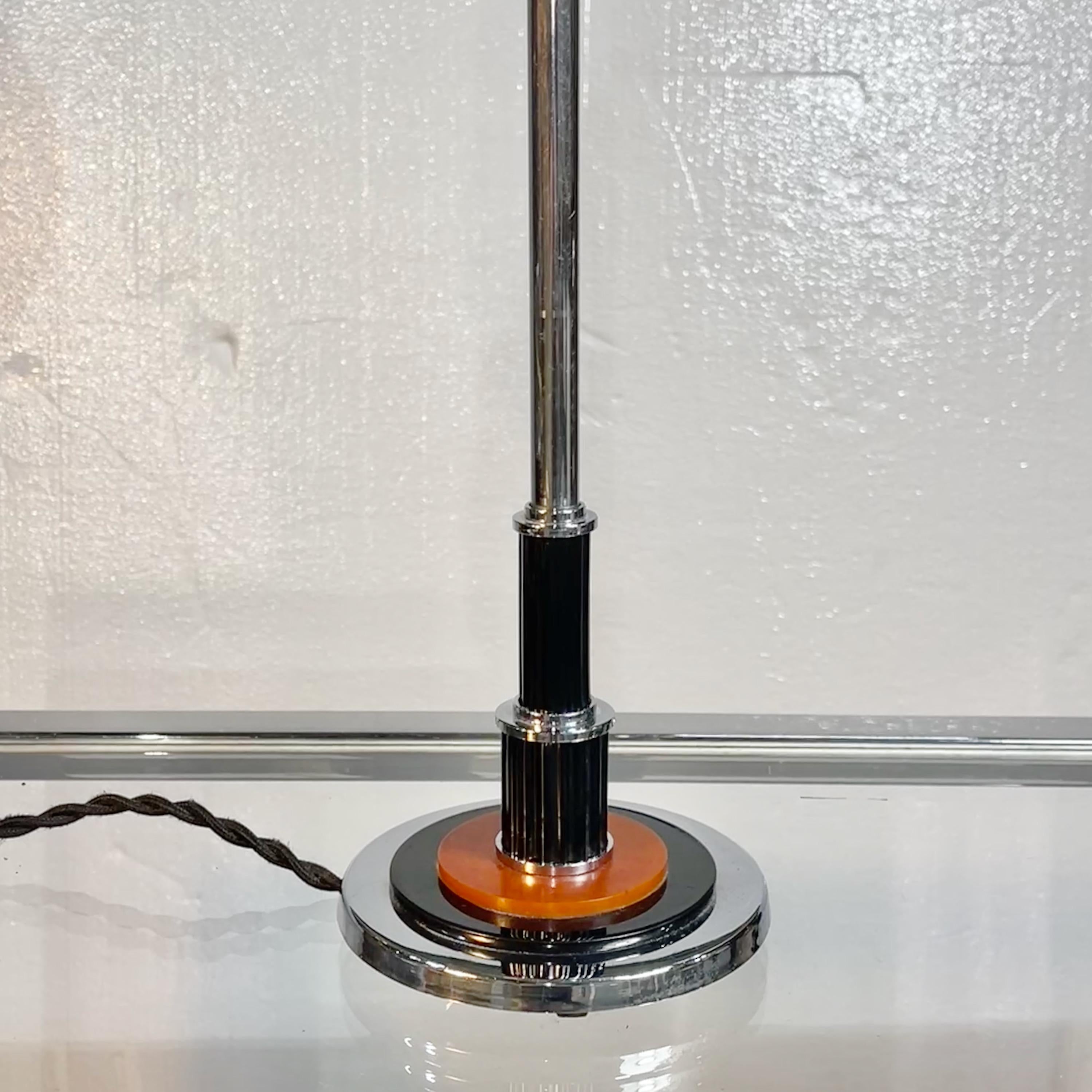 Américain Lampe à poser Machine Age en vente