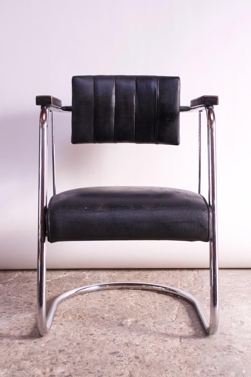 Art Deco Machine Age Tubular Chrome and Leather Cantilevered Armchair For Sale