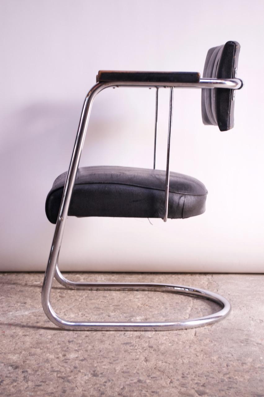 American Machine Age Tubular Chrome and Leather Cantilevered Armchair For Sale