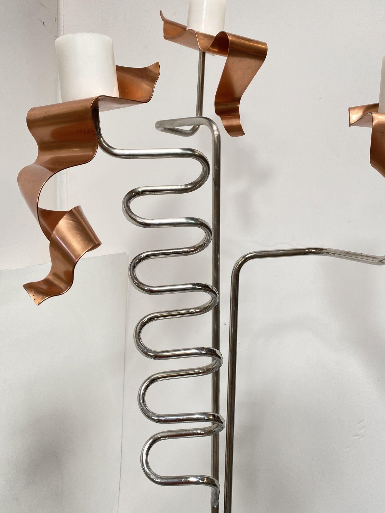 Abstrakter skulpturaler Maschinen-Kandelaber aus Chrom und Kupfer, vom Knstler signiert im Angebot 1