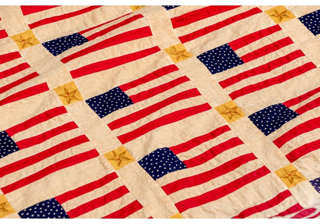 20ième siècle Quilt américain réalisé à la machine avec motif de drapeau américain en vente