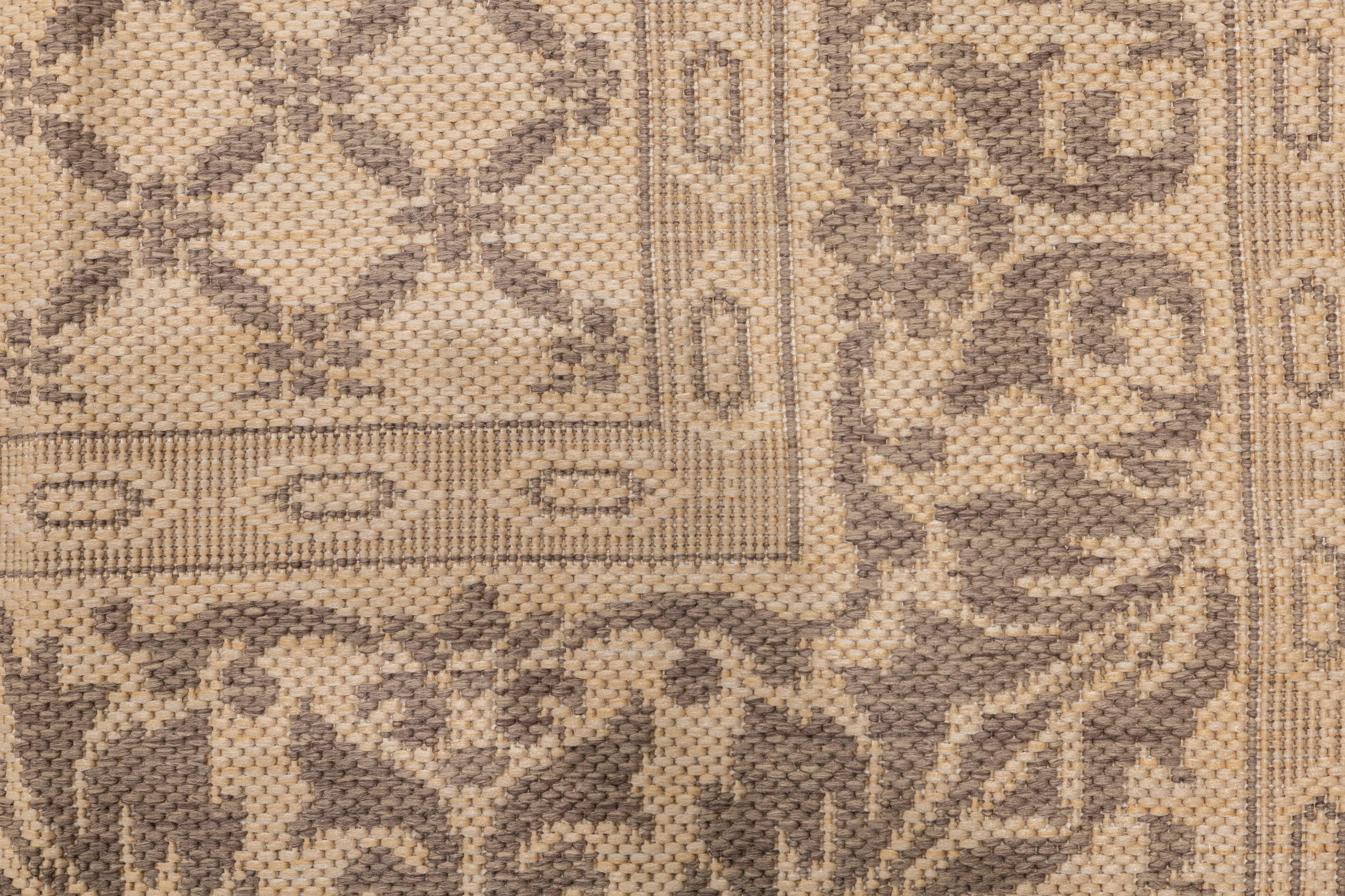 Machine Made Rug 5'2'' x 7'5'' For Sale 3