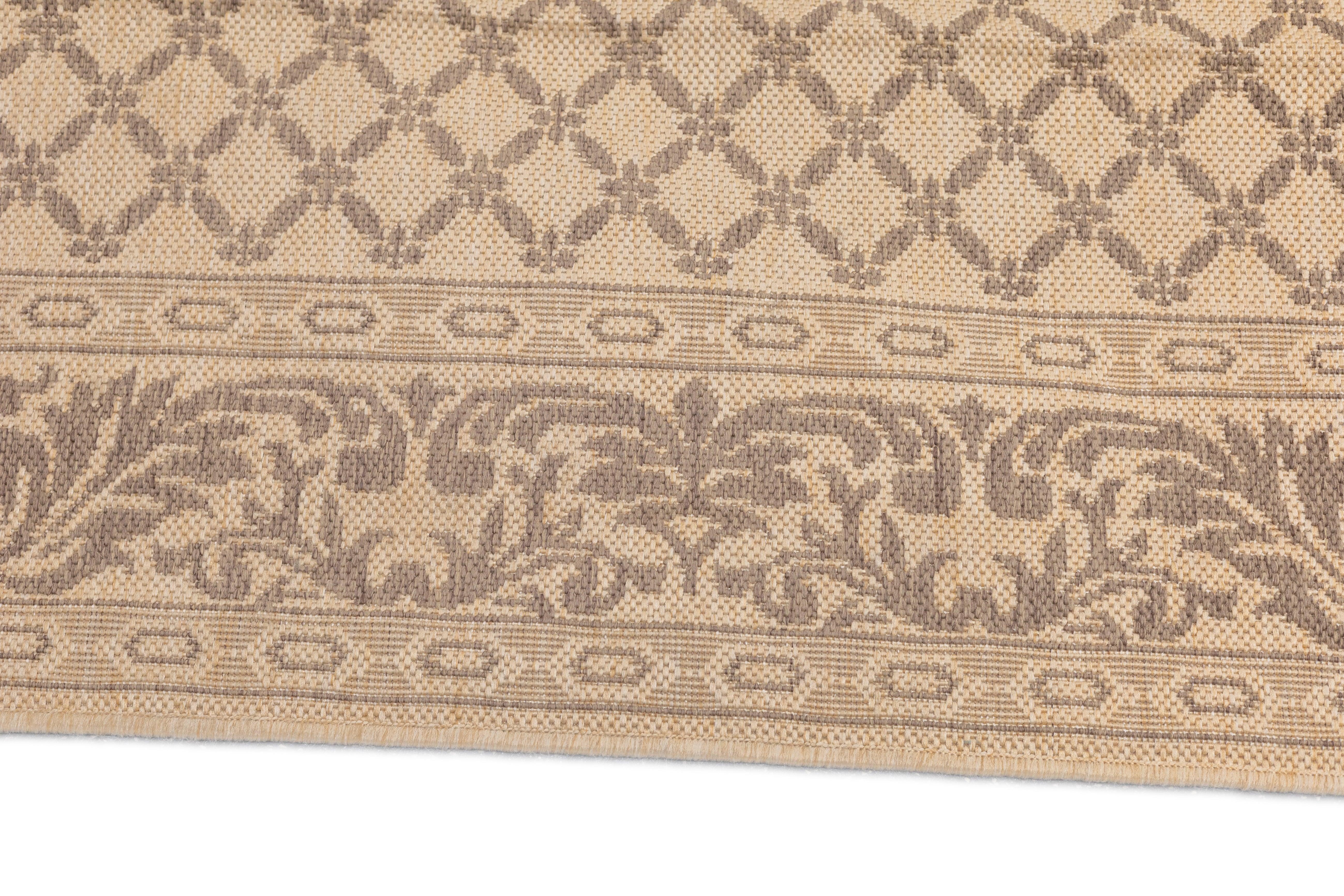 Machine Made Rug 5'2'' x 7'5'' In New Condition For Sale In New York, NY