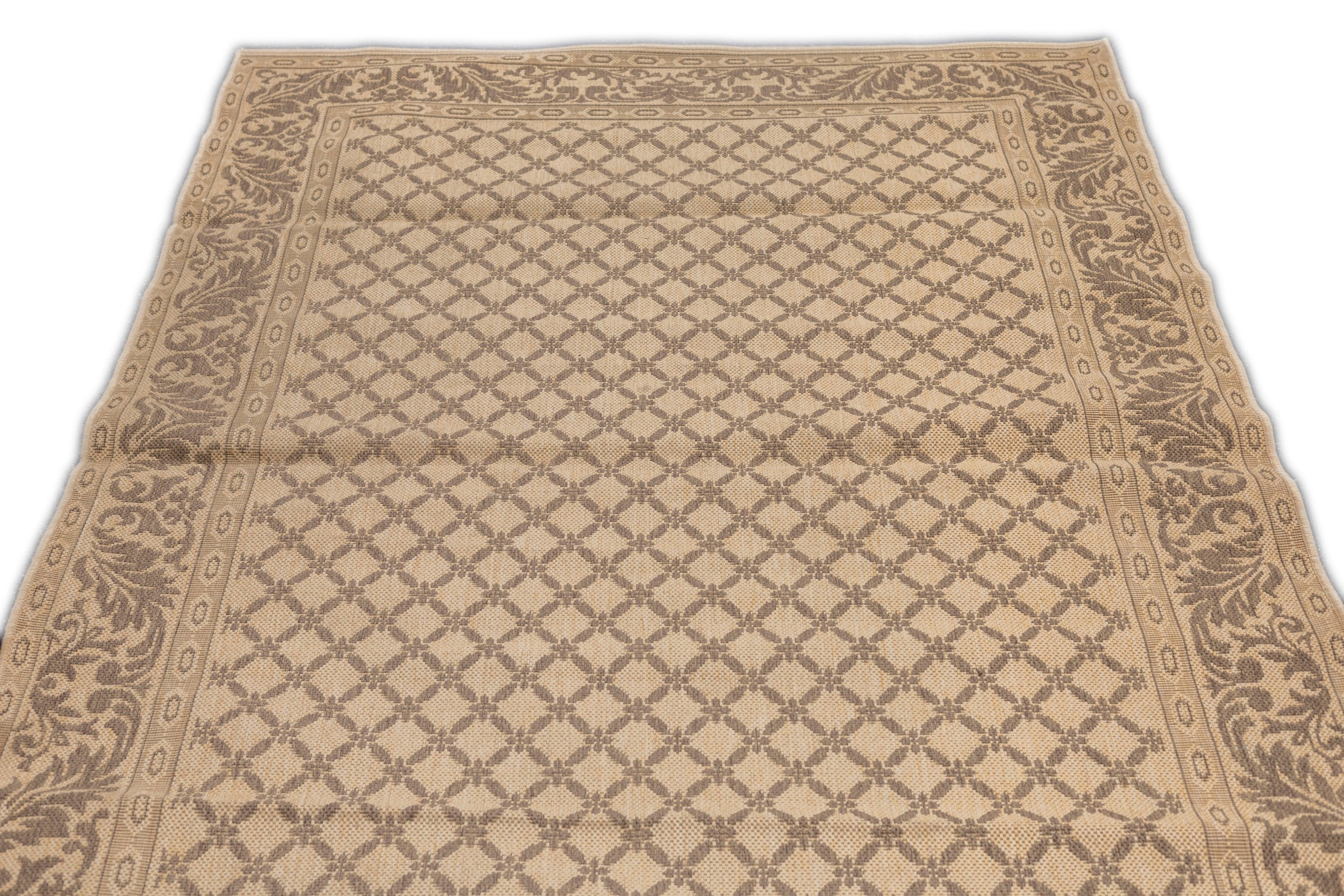 Machine Made Rug 5'2'' x 7'5'' For Sale 1
