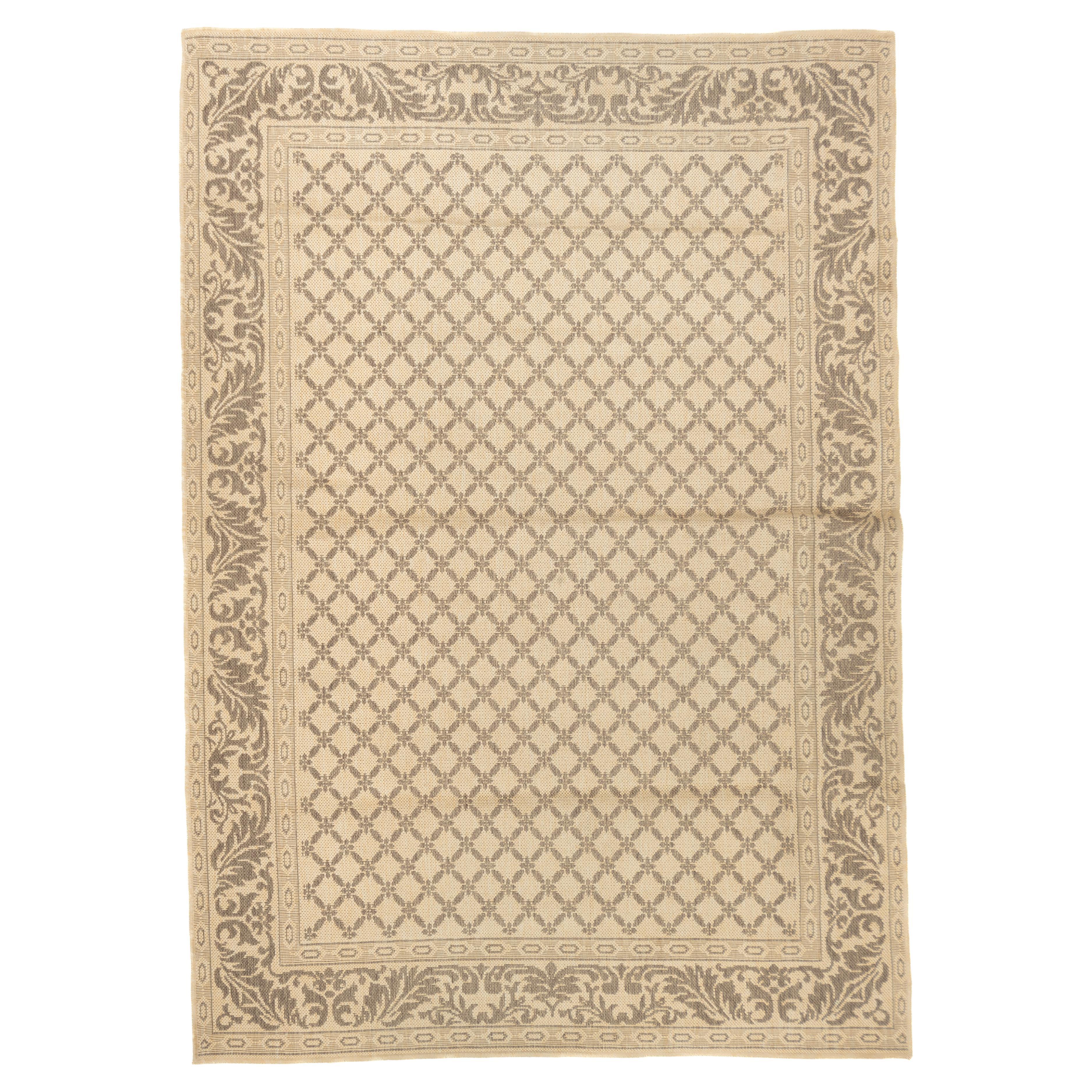 Machine Made Rug 5'2'' x 7'5'' For Sale