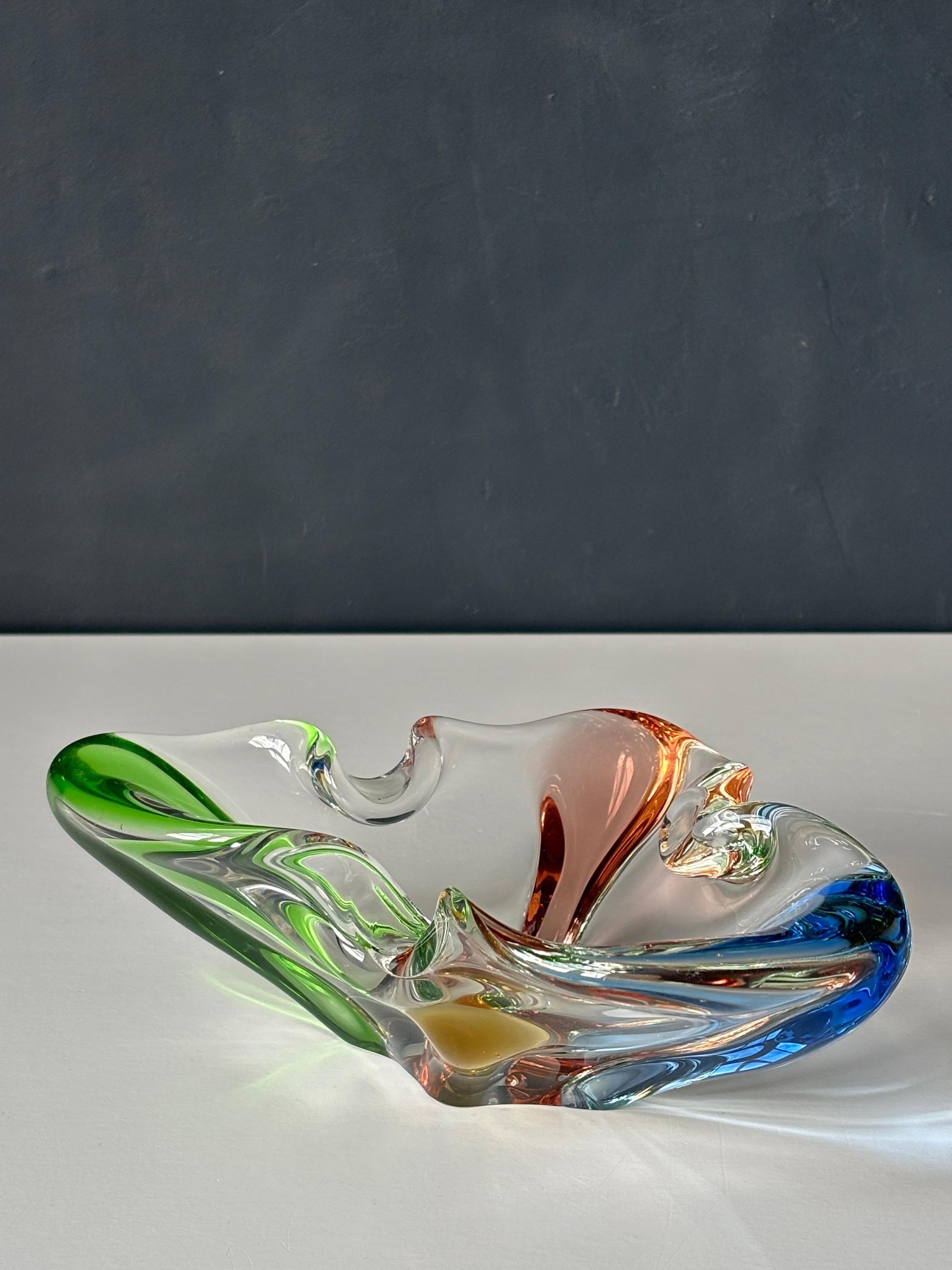 Ciotola in vetro artistico boemo di Machovska per Mstisov Romana, 1960 in vendita 3