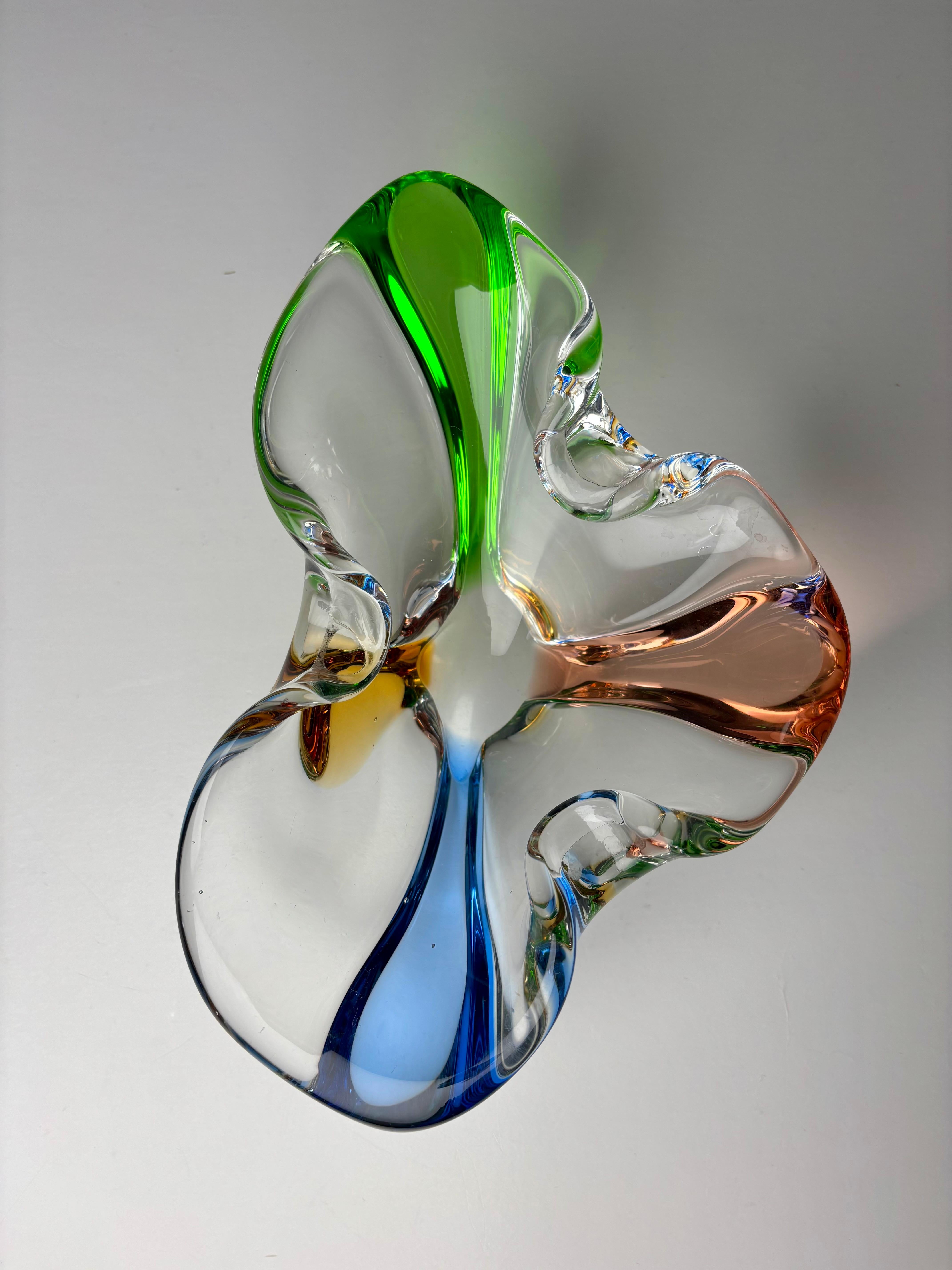 Mid-Century moderno Ciotola in vetro artistico boemo di Machovska per Mstisov Romana, 1960 in vendita