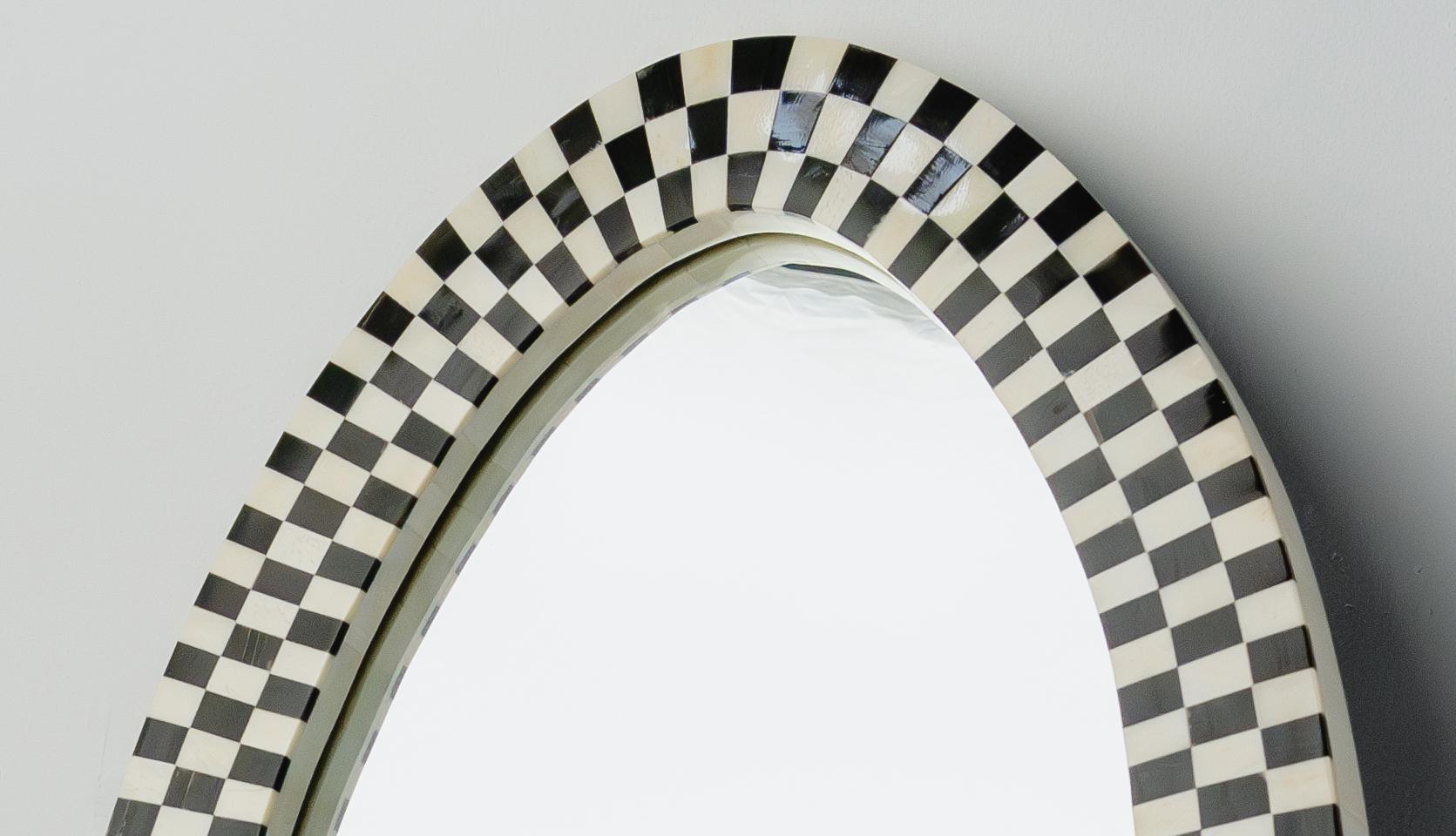 Mackenzie Black and White Oval Mirror In New Condition For Sale In New York City, NY