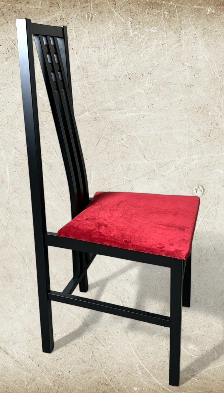 Pareja de Sillas Italianas de Madera Lacadas en Negro Estilo Mackintosh Tapicería de Terciopelo Rojo en venta 6