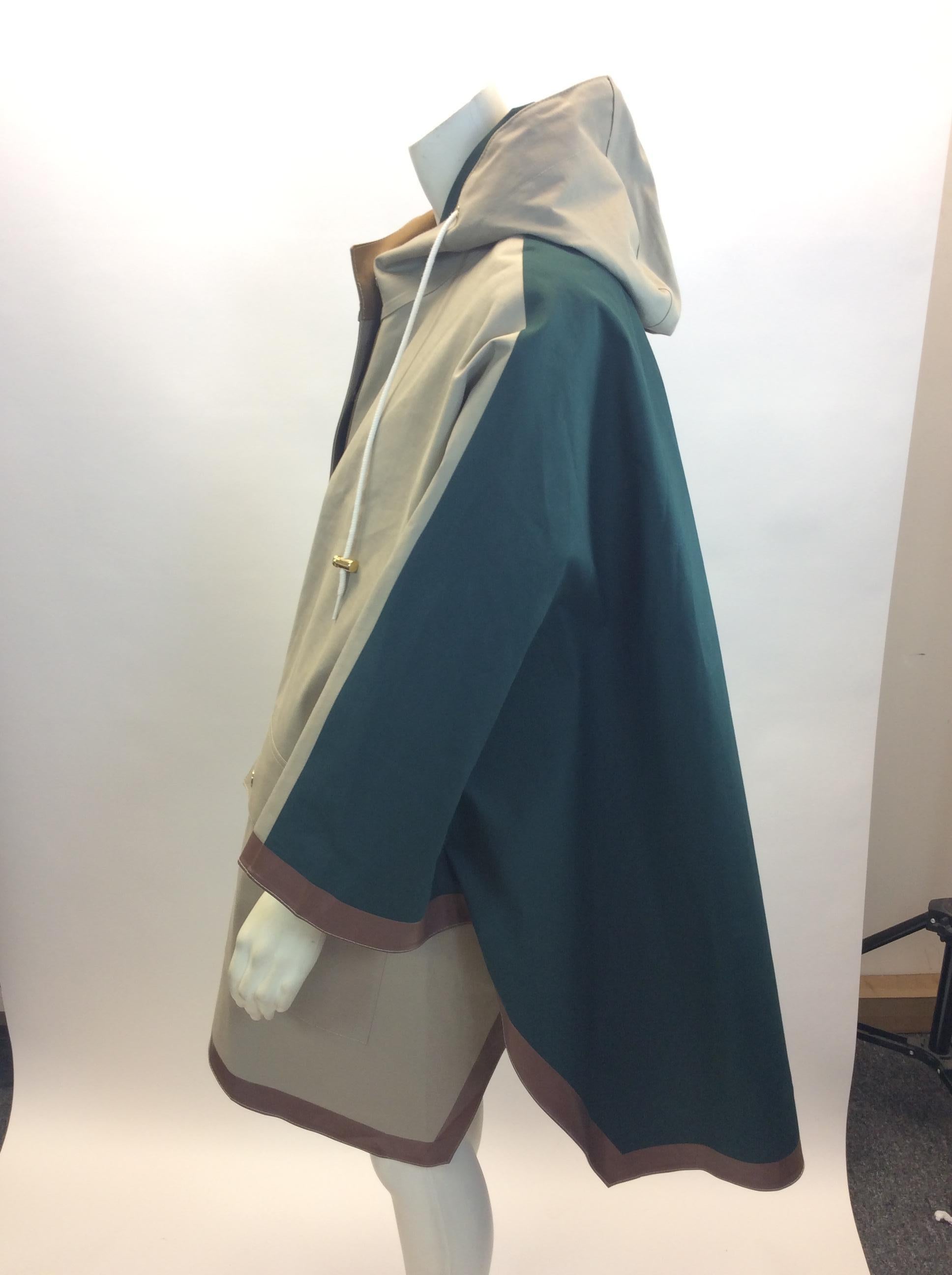 Mackintosh Tan Raincoat NWT
$650
Made in Scotland 
100% Cotton
Size 6
Length 34.5
