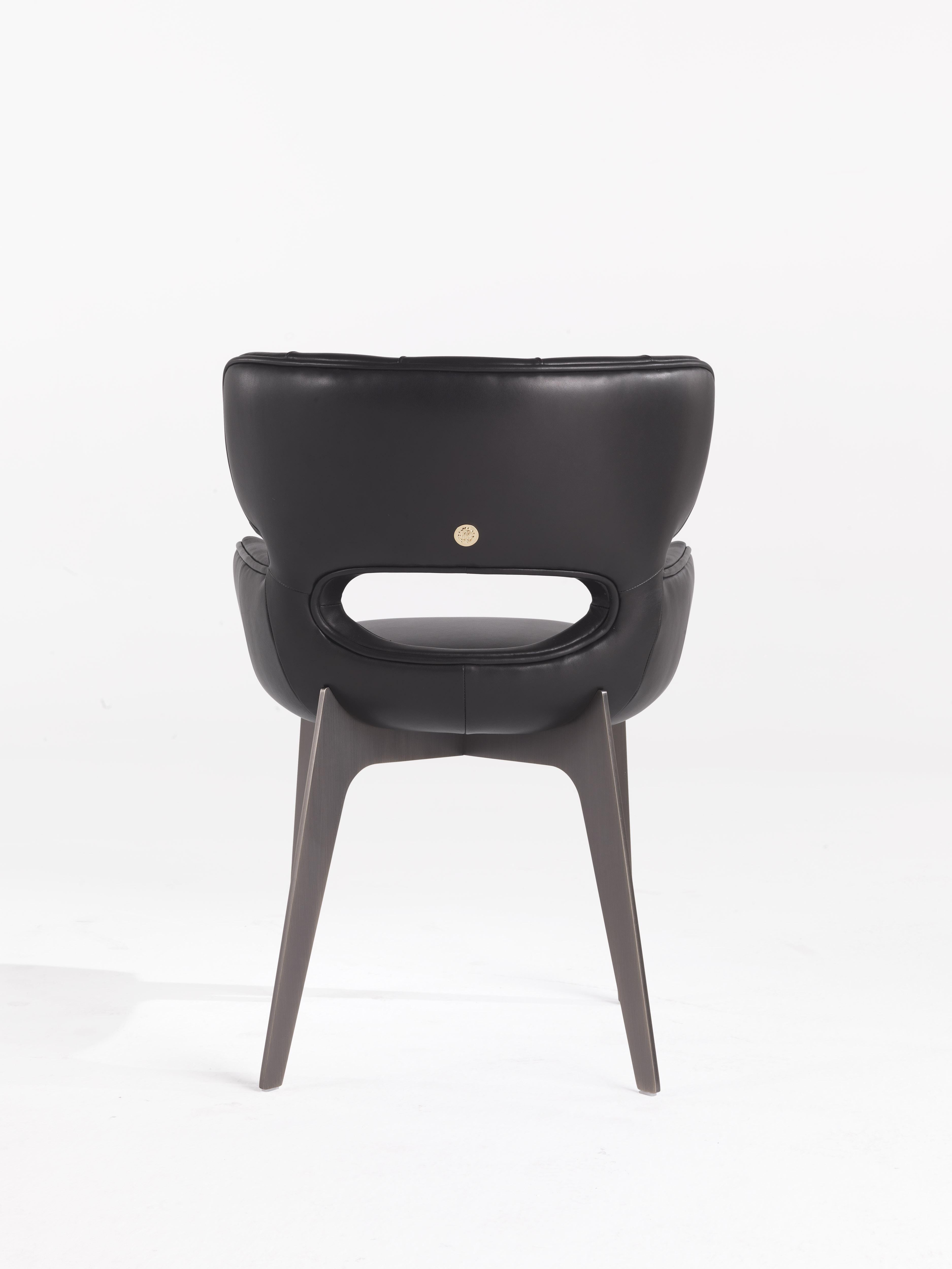 Modern 21st Century Maclaine Chair in Black Leather by Roberto Cavalli Home Interiors For Sale