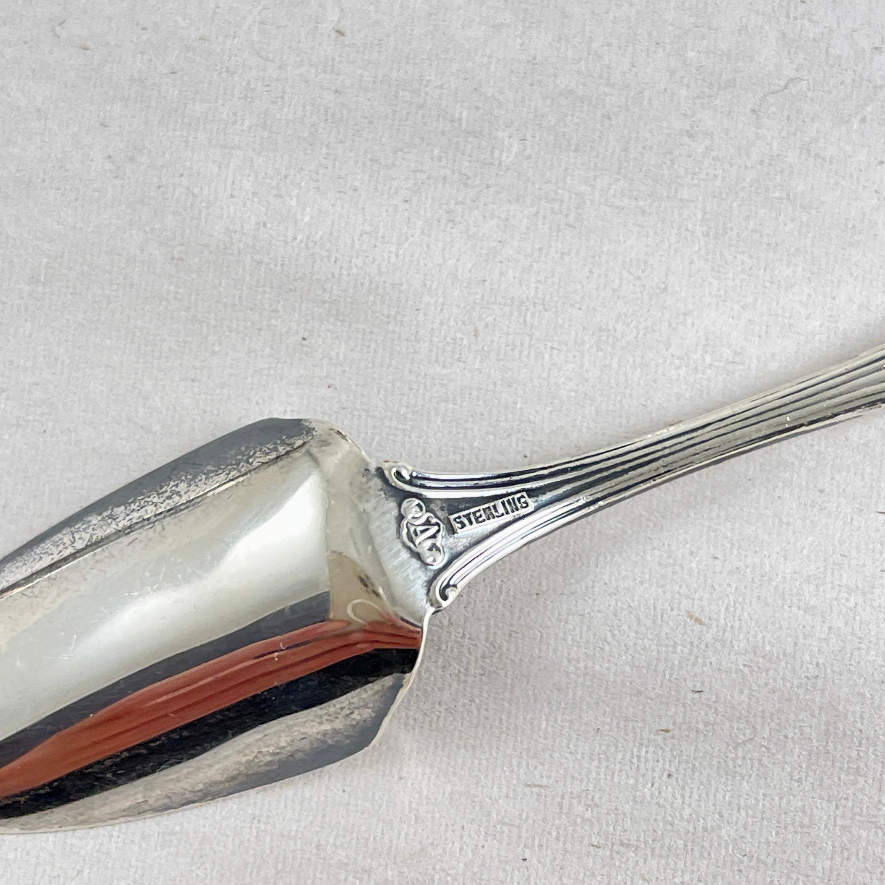 Barattolo per formaggio in vetro con latte imperiale di MacLaren's e set di server in argento sterling in vendita 3