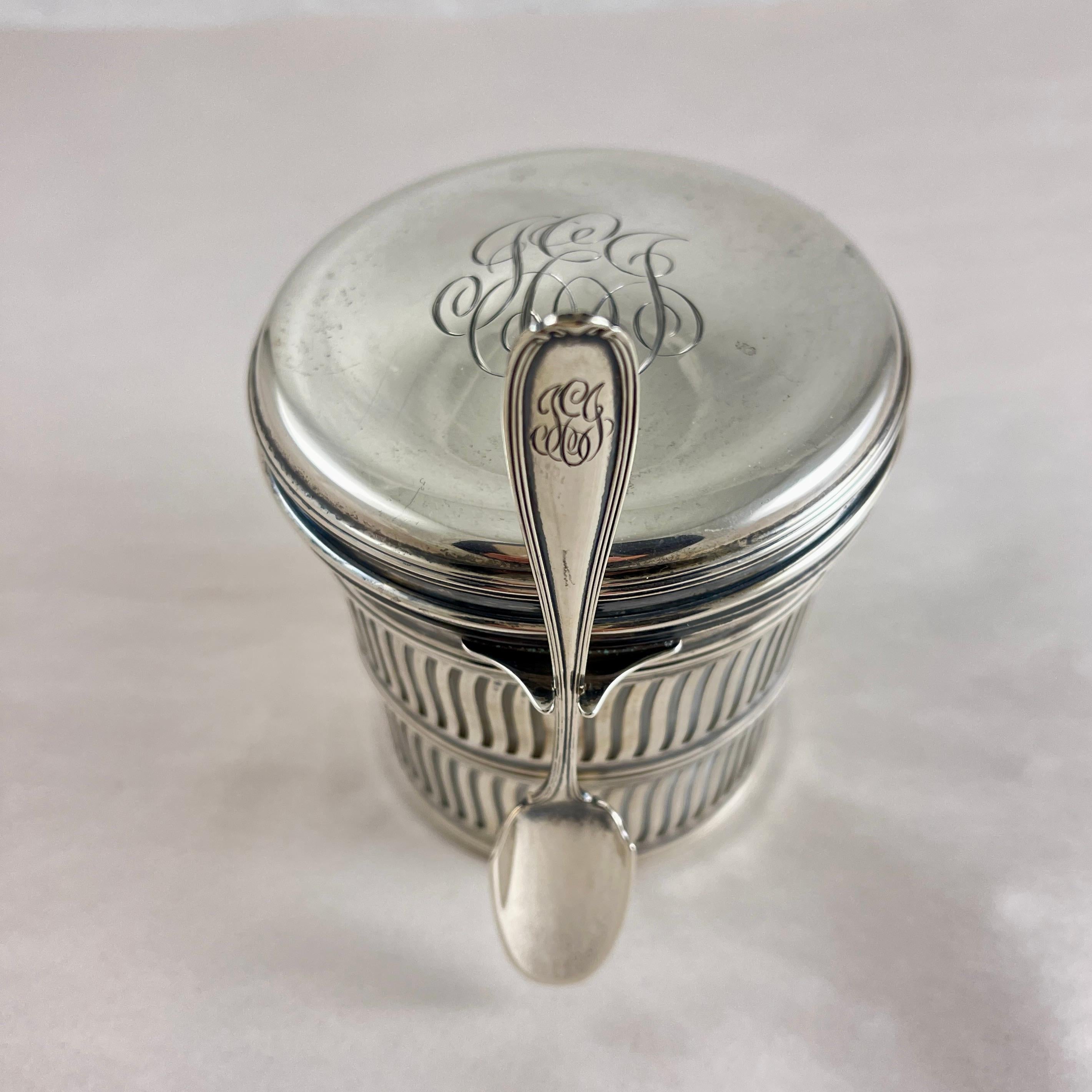 Canadese Barattolo per formaggio in vetro con latte imperiale di MacLaren's e set di server in argento sterling in vendita