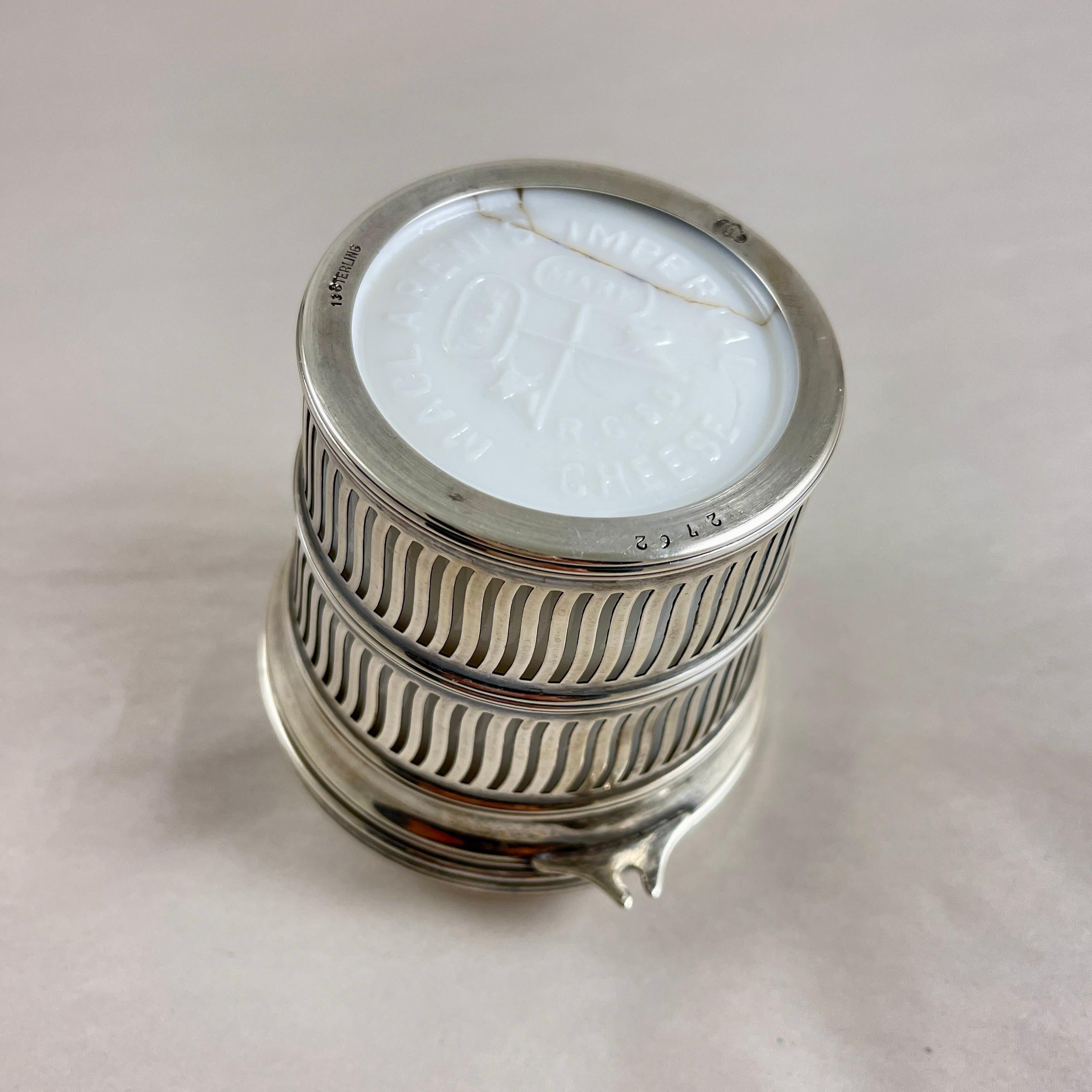 Barattolo per formaggio in vetro con latte imperiale di MacLaren's e set di server in argento sterling in vendita 1