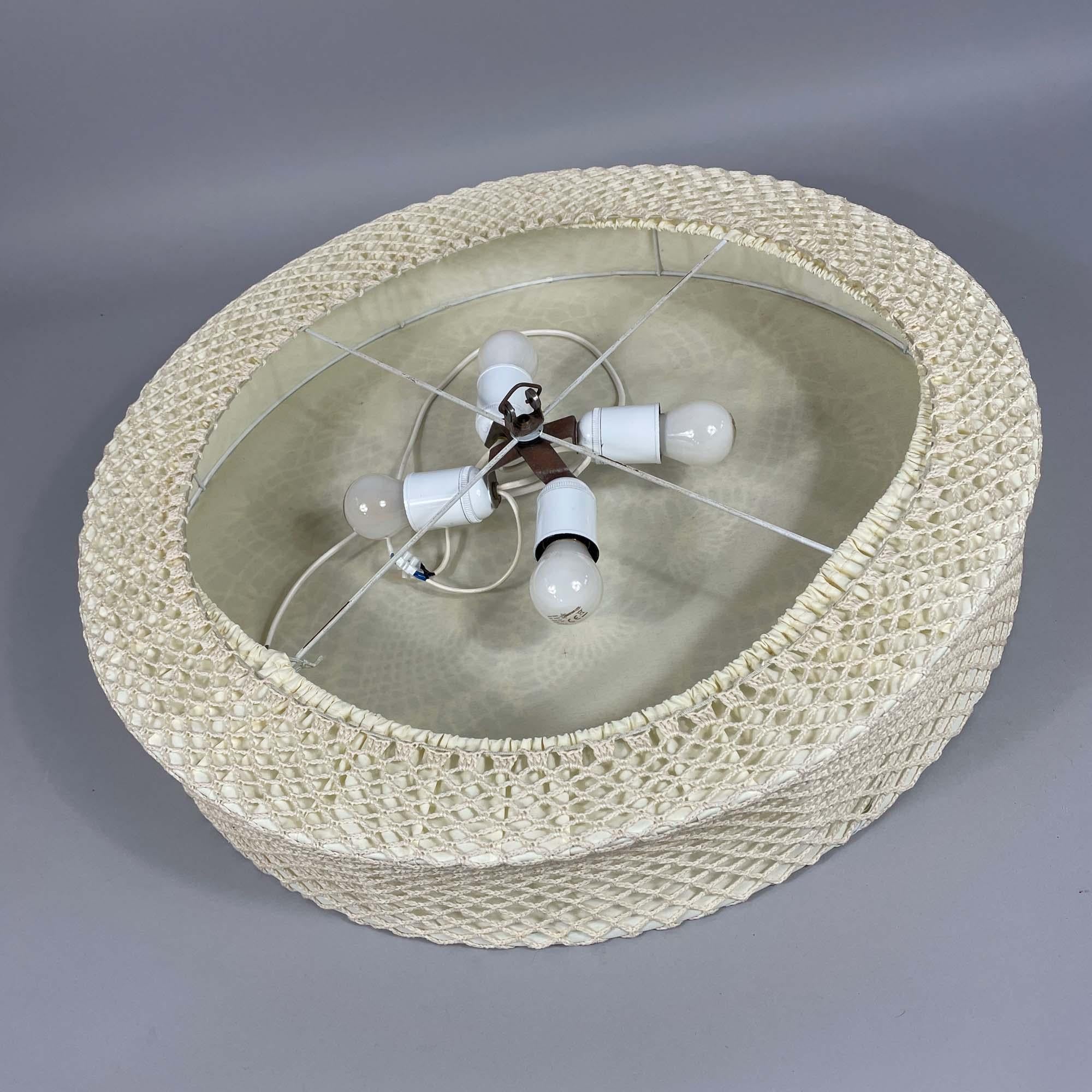 Milieu du XXe siècle Plafonnier en tissu Macrame crème encastré, Suède, années 1960 à 1970 en vente