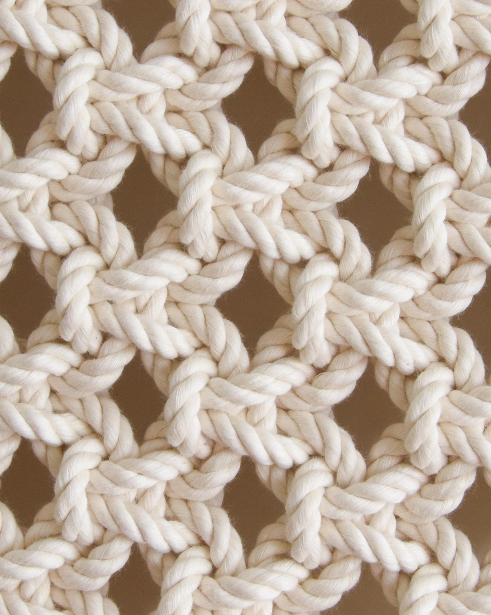 Macrame Wandbehang, Faserkunst-Wandteppich, EQUILIBRIUM von TAMAR SAMPLONIUS im Zustand „Neu“ im Angebot in WARMENHUIZEN, NL
