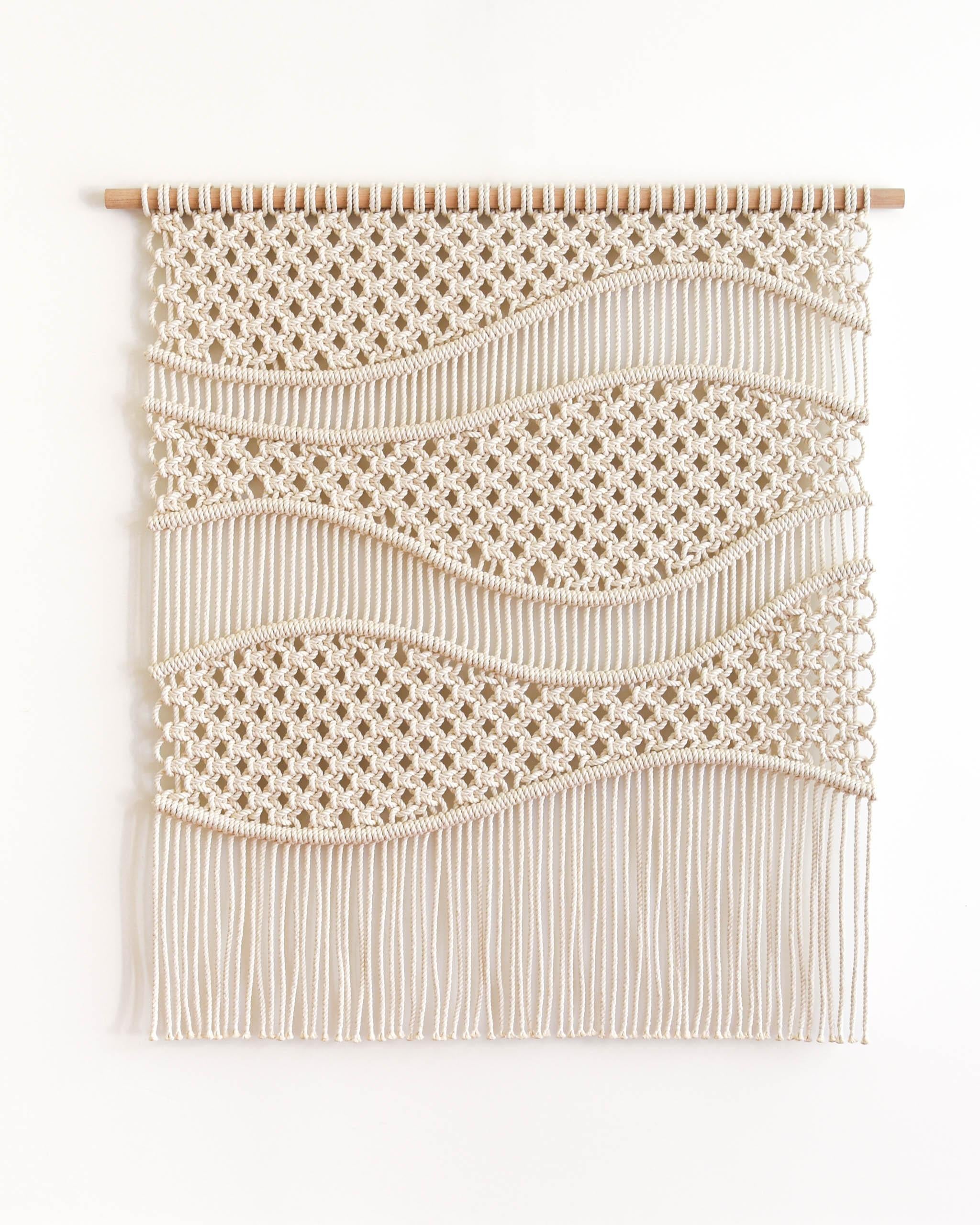 Macrame Wandbehang, Faserkunst-Wandteppich, EQUILIBRIUM von TAMAR SAMPLONIUS (Baumwolle) im Angebot