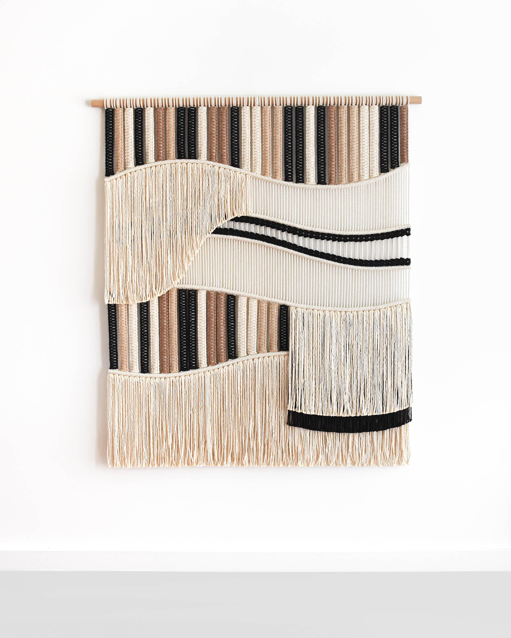 Macrame Wandbehang, Faserkunst-Wandteppich, FLOW - Dünen von TAMAR SAMPLONIUS (Moderne) im Angebot