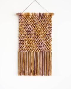 Appendiabiti da parete in macramè, arazzo in fibra d'arte, PINGUIA#10, TAMAR SAMPLONIUS