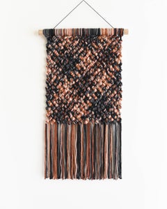 Appendiabiti da parete in macramè, arazzo in fibra d'arte, PINGUIA#2 - TAMAR SAMPLONIUS