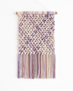 Appendiabiti da parete in macramè, arazzo in fibra d'arte, PINGUIA#9  - TAMAR SAMPLONIUS