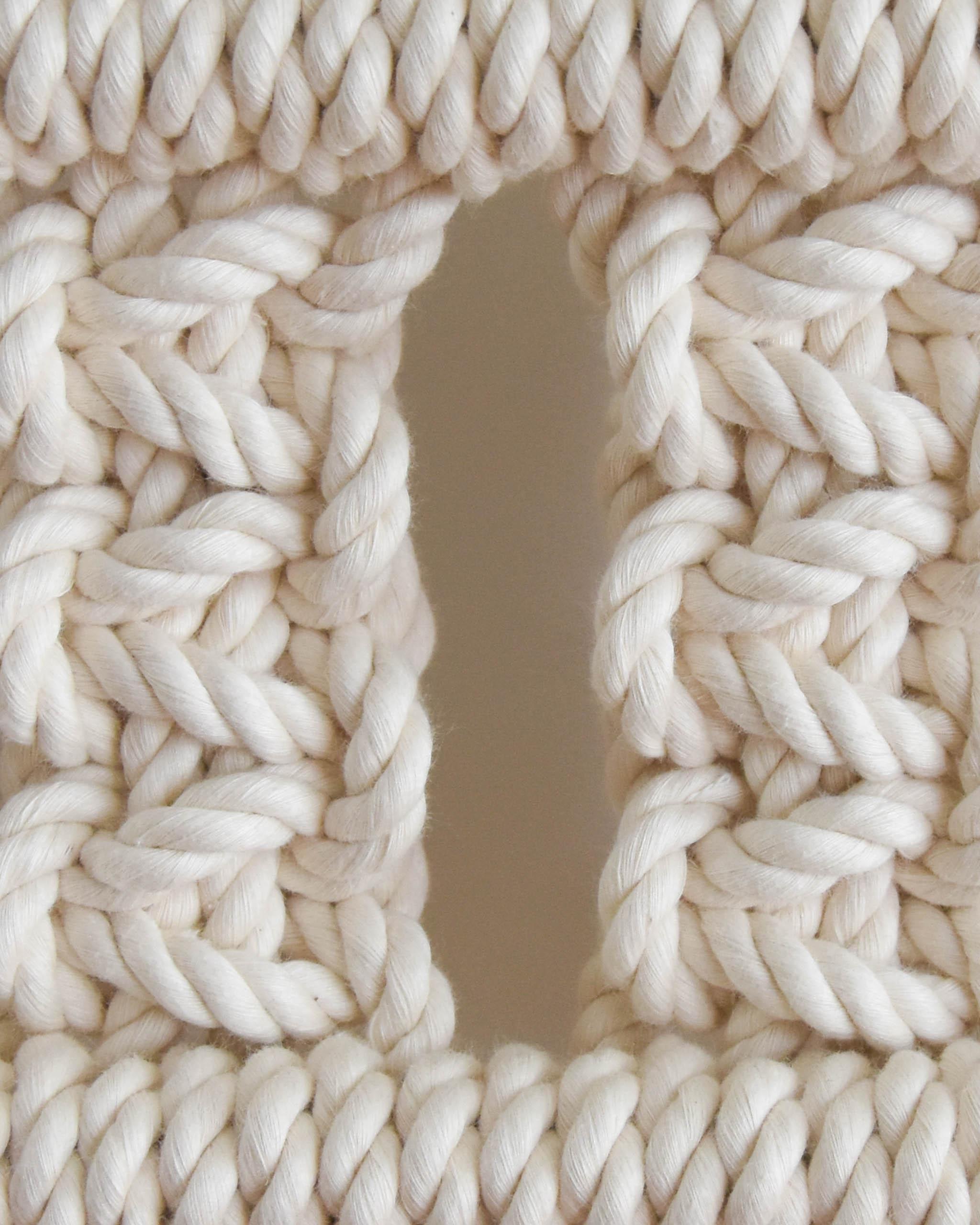 Annodato a mano Arazzo da parete in macramè, arazzo geometrico in fibra d'arte, Adamas di TAMAR SAMPLONIUS in vendita