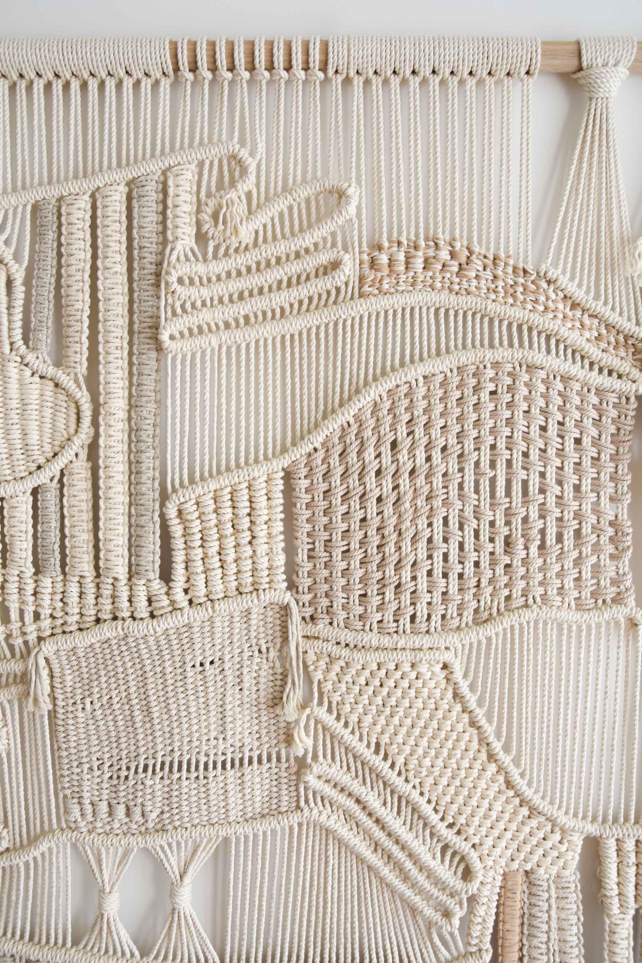 Macrame Wandbehang, Wandteppich aus gewebtem Faserkunst, IMPAR NEXUS von TAMAR SAMPLONIUS (Baumwolle) im Angebot