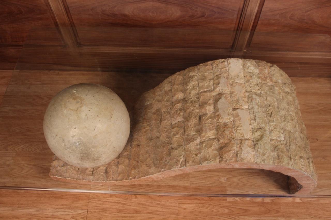 italien Table basse en pierre Mactan par Magnussen Ponte, années 1980 en vente