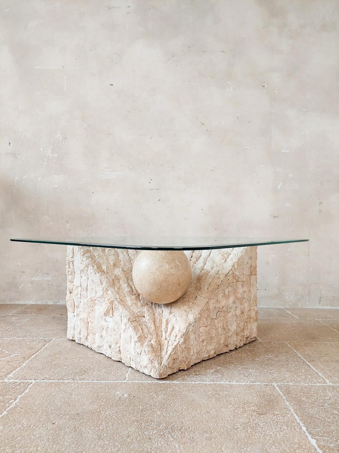 Postmoderne Table basse en pierre de Mactan de Magnussen Ponte, années 1980