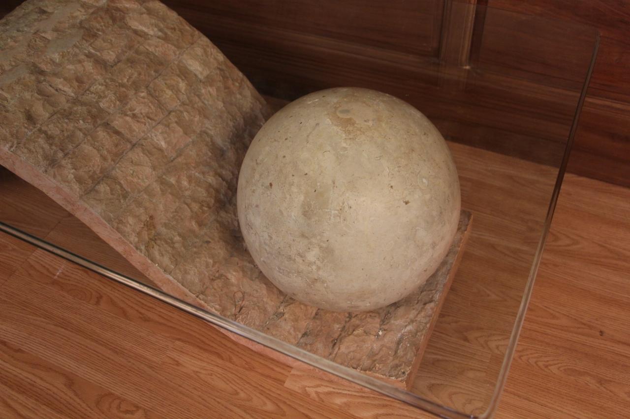 Verre Table basse en pierre Mactan par Magnussen Ponte, années 1980 en vente