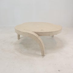 Table basse en pierre de Mactan ou pierre fossile, années 1980