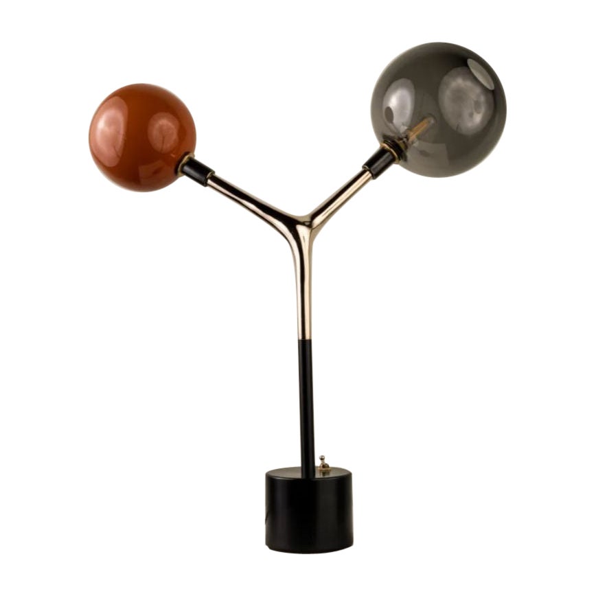 Lampada da tavolo in vetro soffiato bronzo Mácula Flame and Smoke di Isabel Moncada