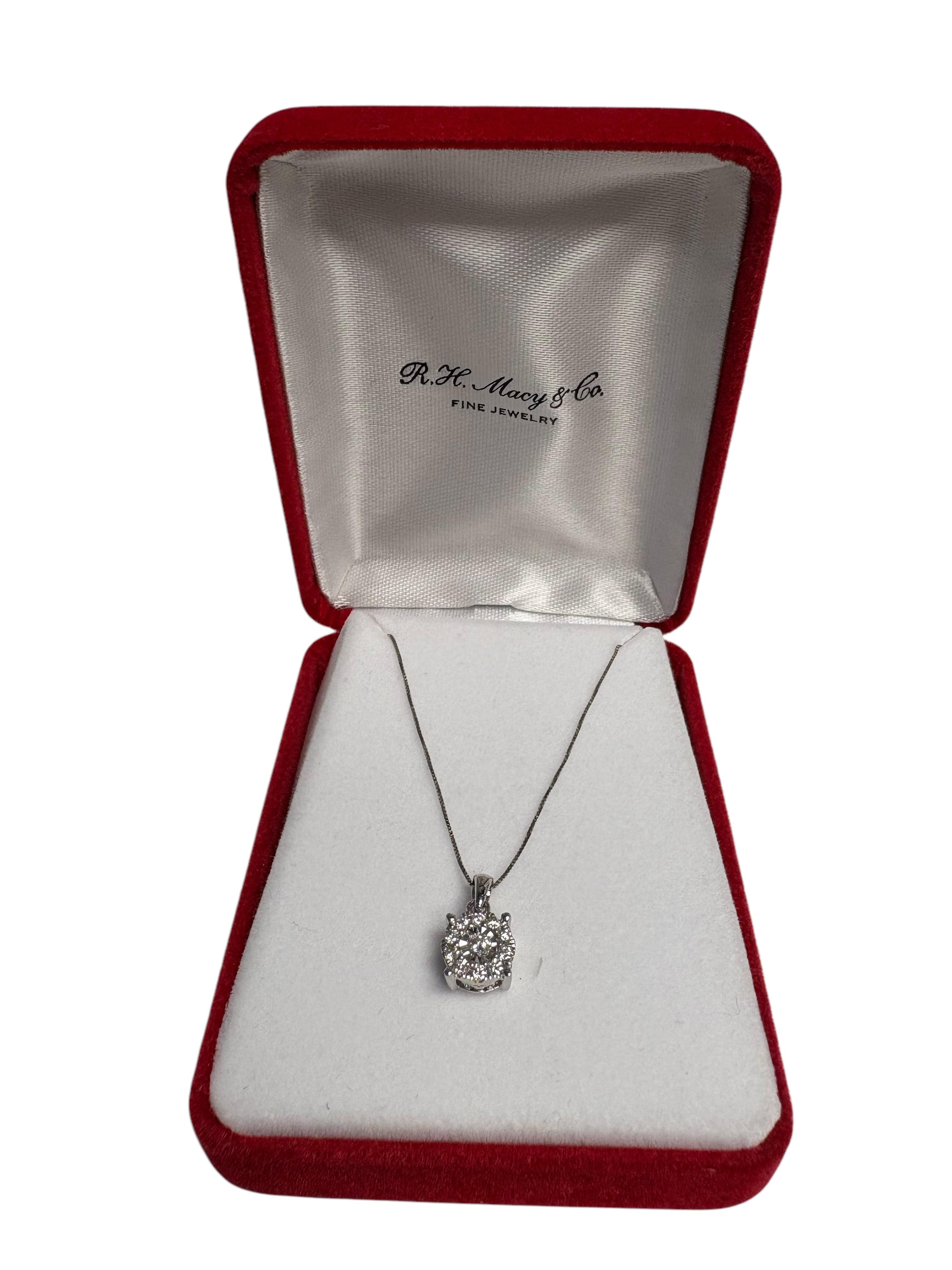 Collana con ciondolo con diamanti da 0,33 carati in oro bianco 14k di Macy & Co. in vendita 5