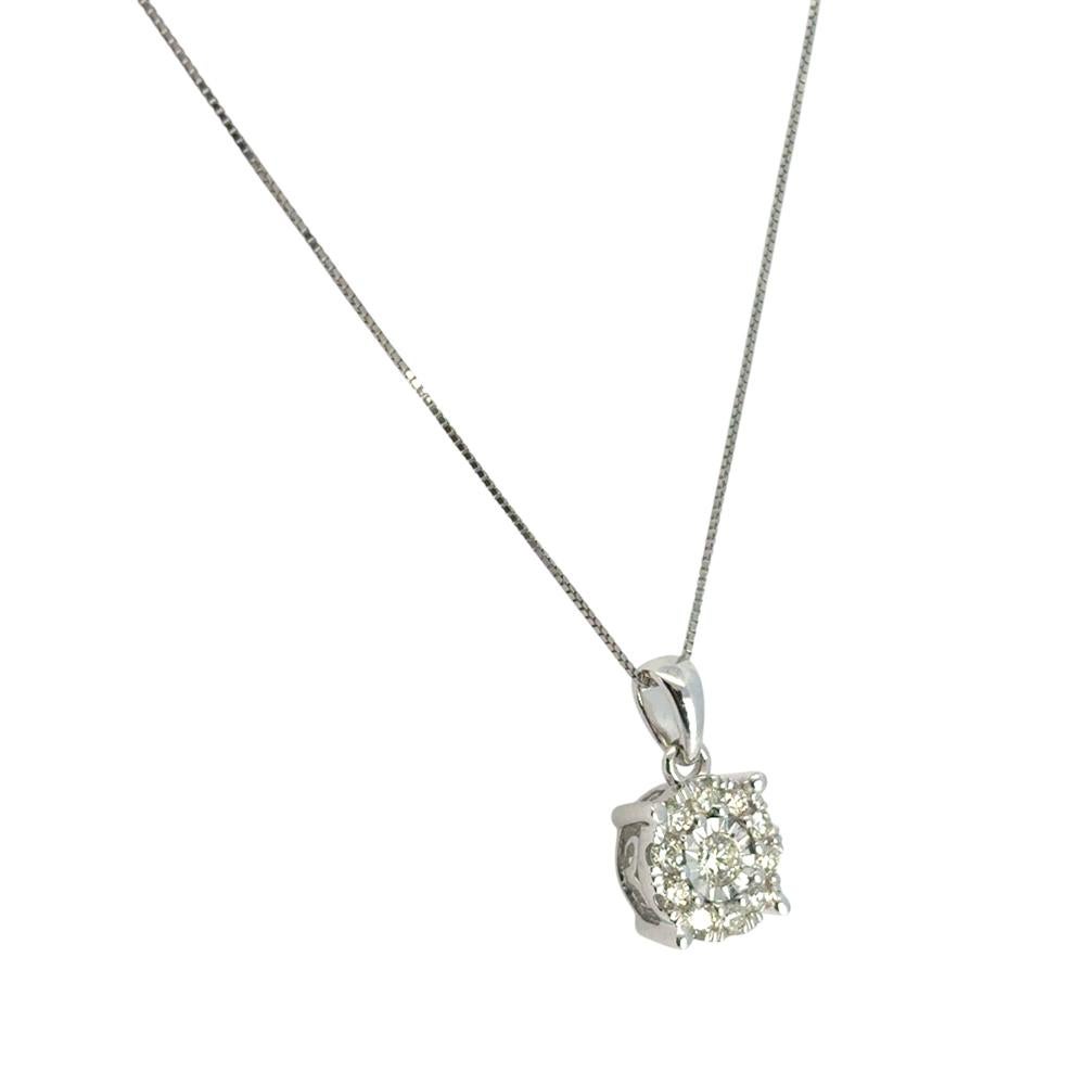 Moderno Collana con ciondolo con diamanti da 0,33 carati in oro bianco 14k di Macy & Co. in vendita