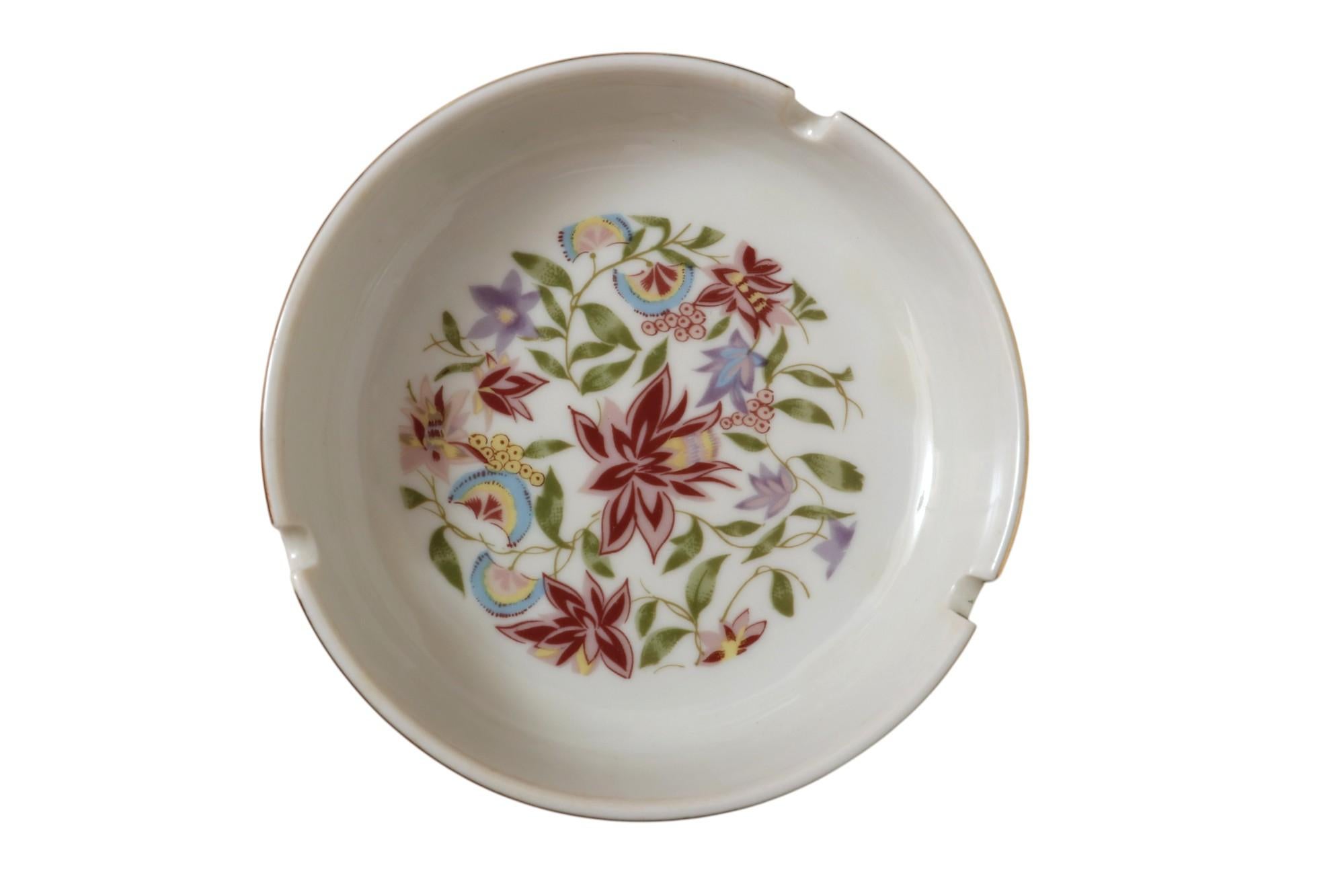 Japonais Cendrier floral en céramique de Macy's en vente