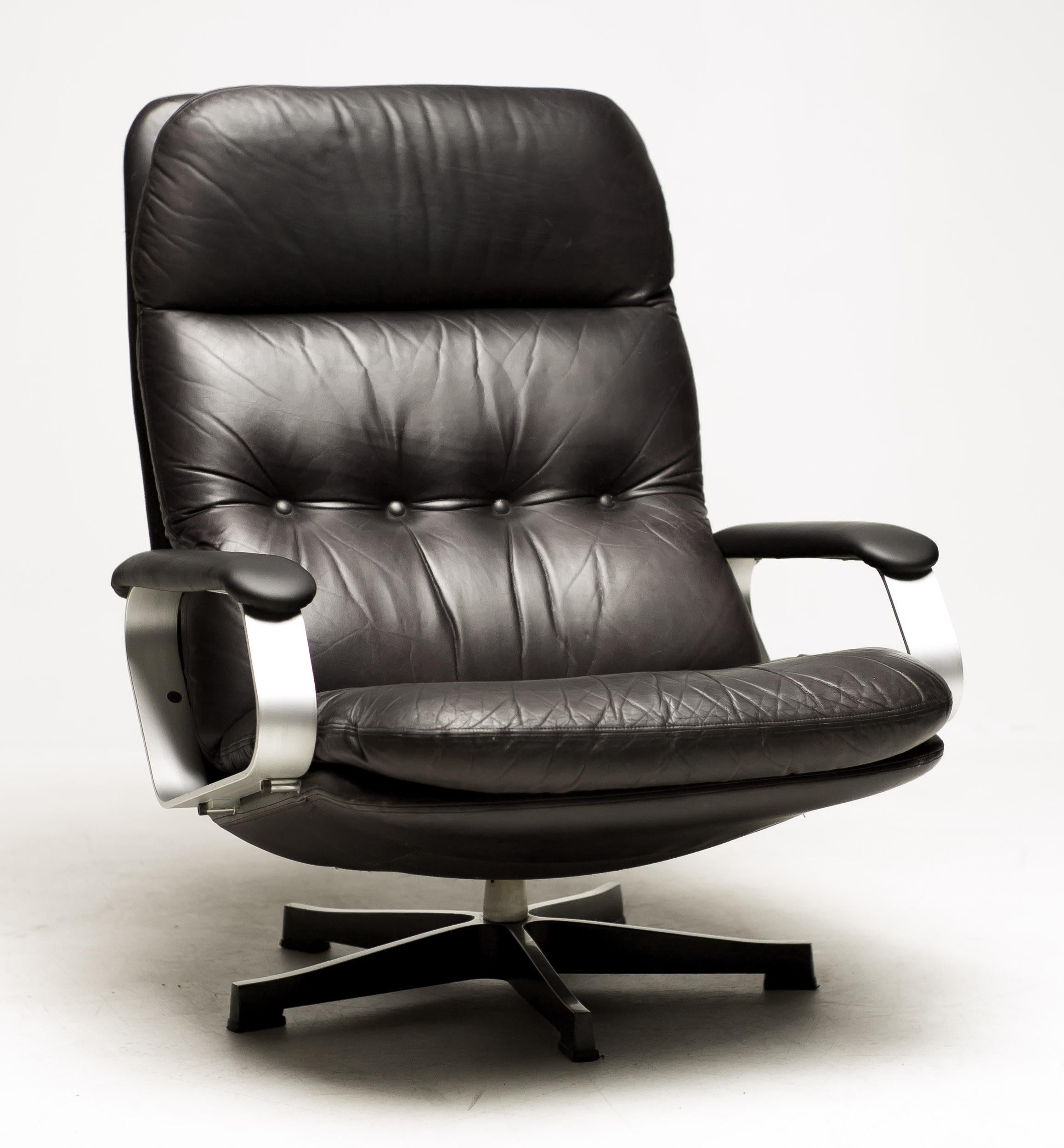Very impressive and comfortable 1960s black leather lounge chair.
Aluminium swivel base and aluminum armrests upholstered in black leather.
The Eames lounge chair has a reputation for being comfortable, but this chair is really amazingly