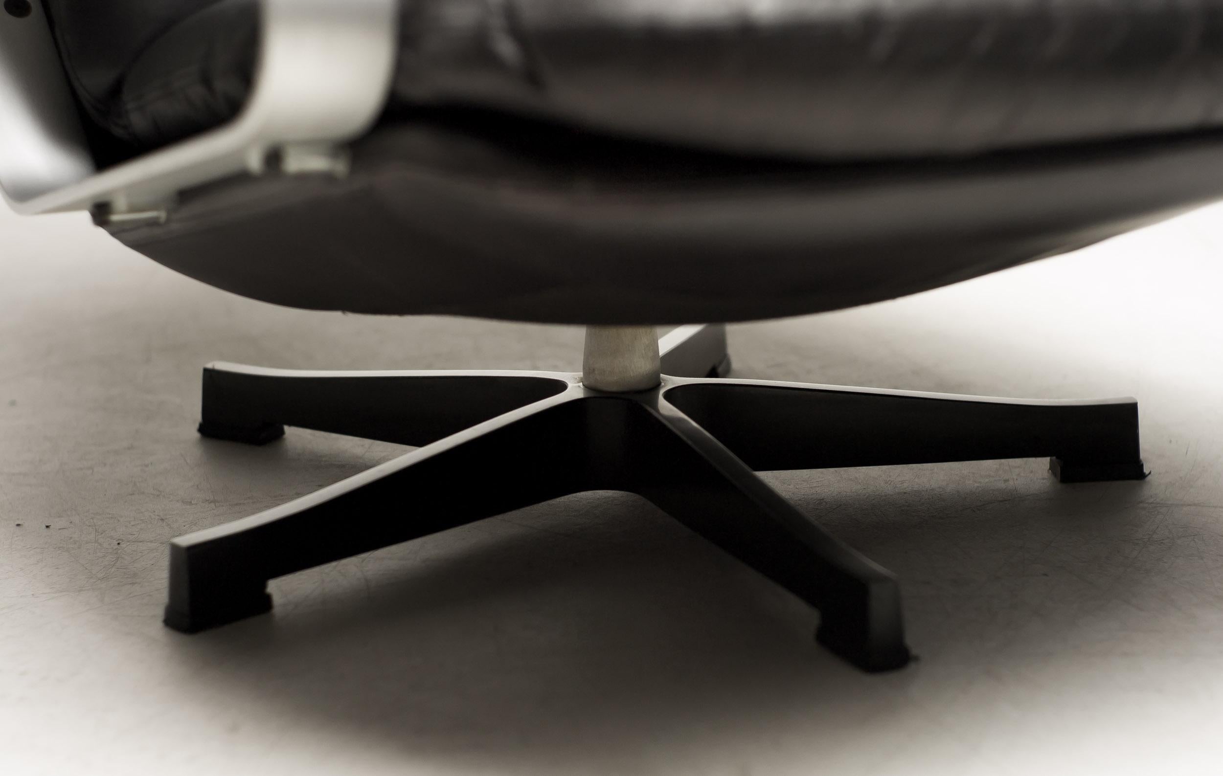 Mad Men Black Leather Lounge Chair In Good Condition In Dronten, NL